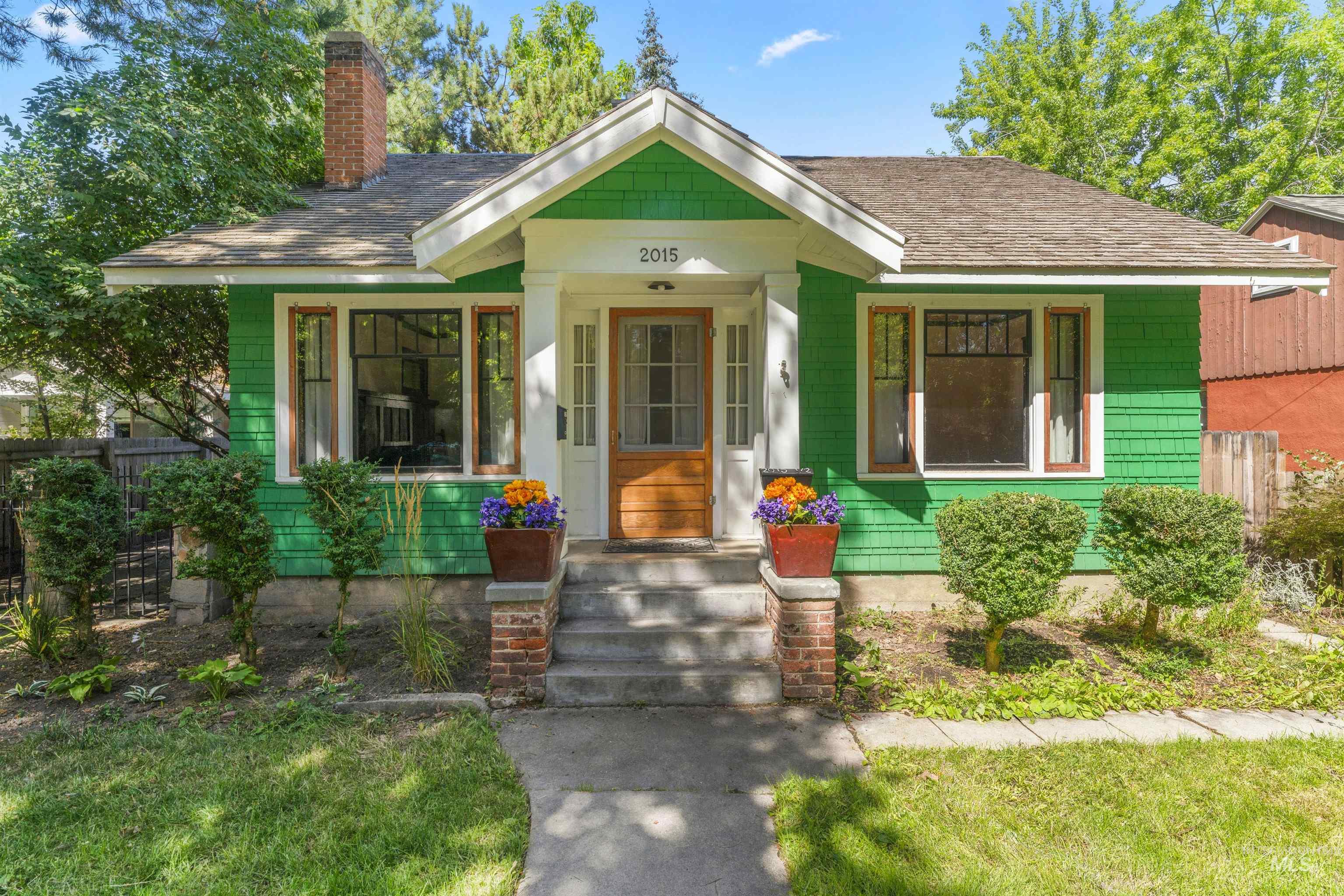 2015 & 2015 1/2 N 19th Property Photo 4