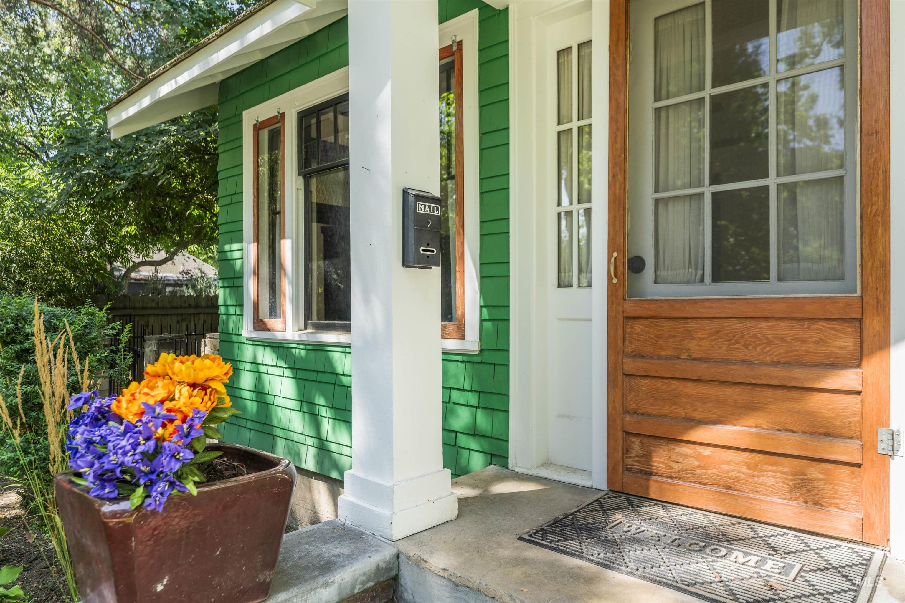 2015 & 2015 1/2 N 19th Property Photo 5