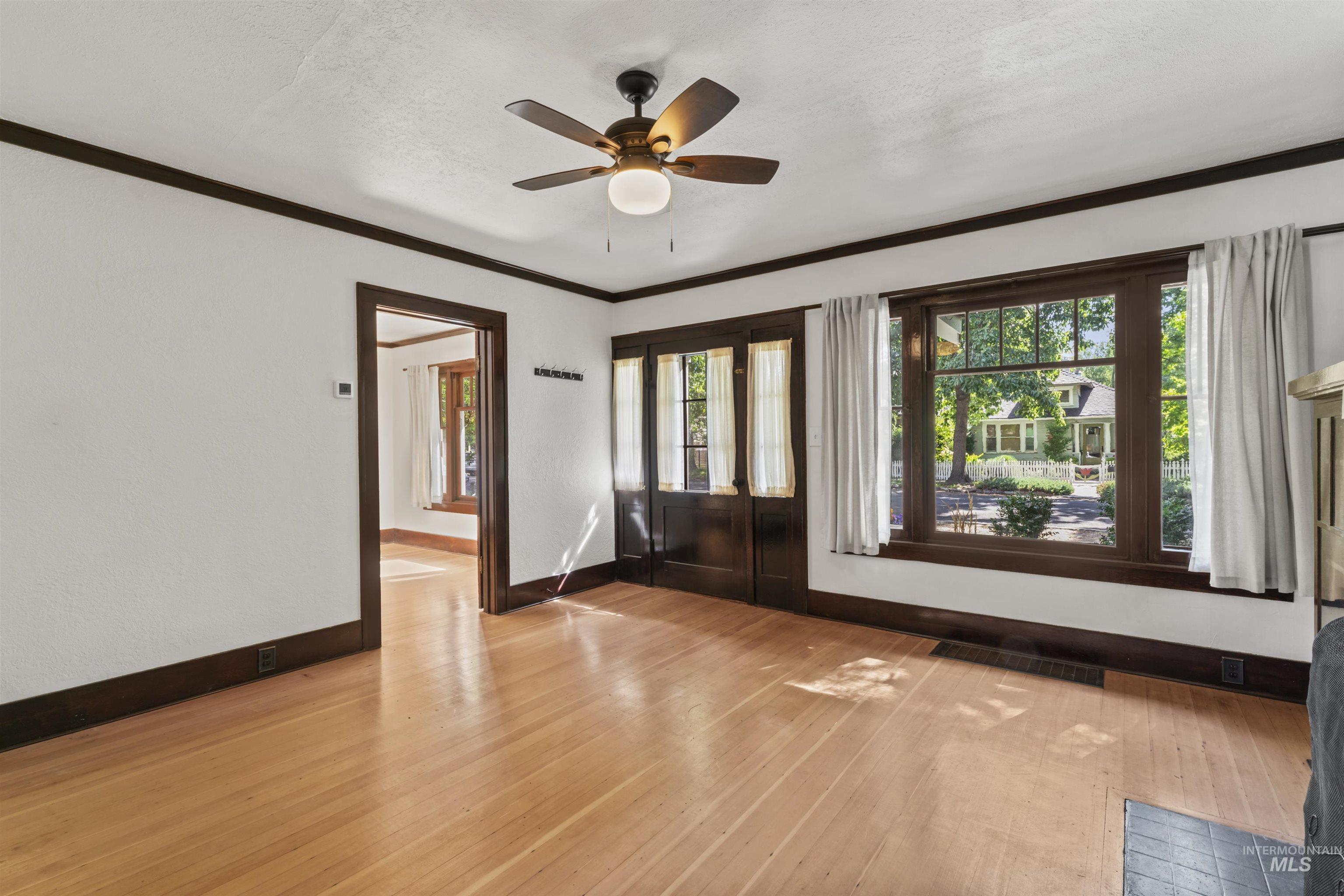 2015 & 2015 1/2 N 19th Property Photo 8