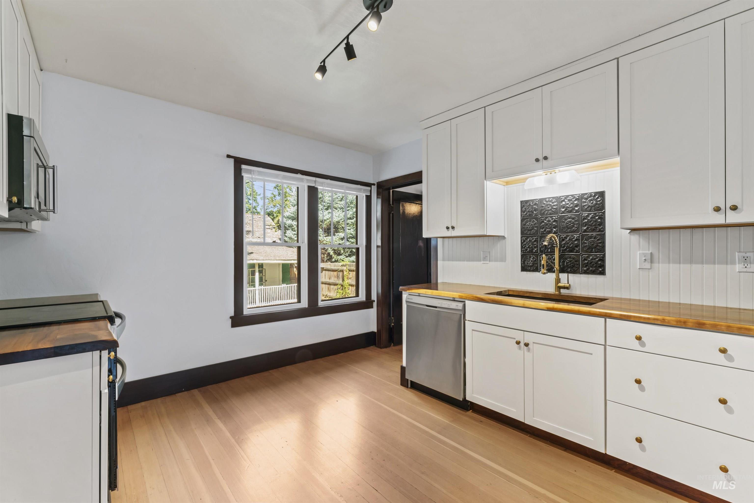 2015 & 2015 1/2 N 19th Property Photo 10