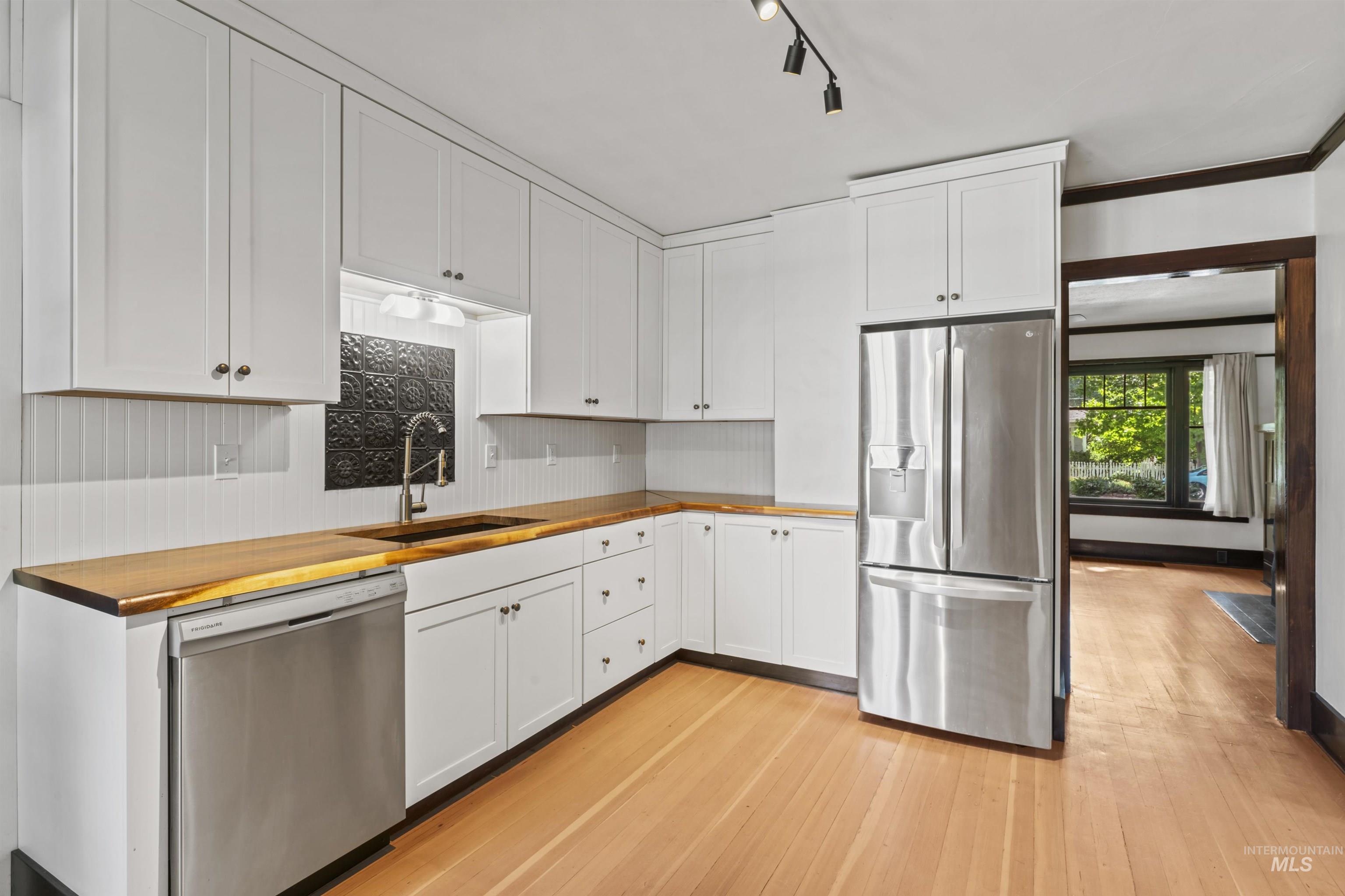 2015 & 2015 1/2 N 19th Property Photo 11
