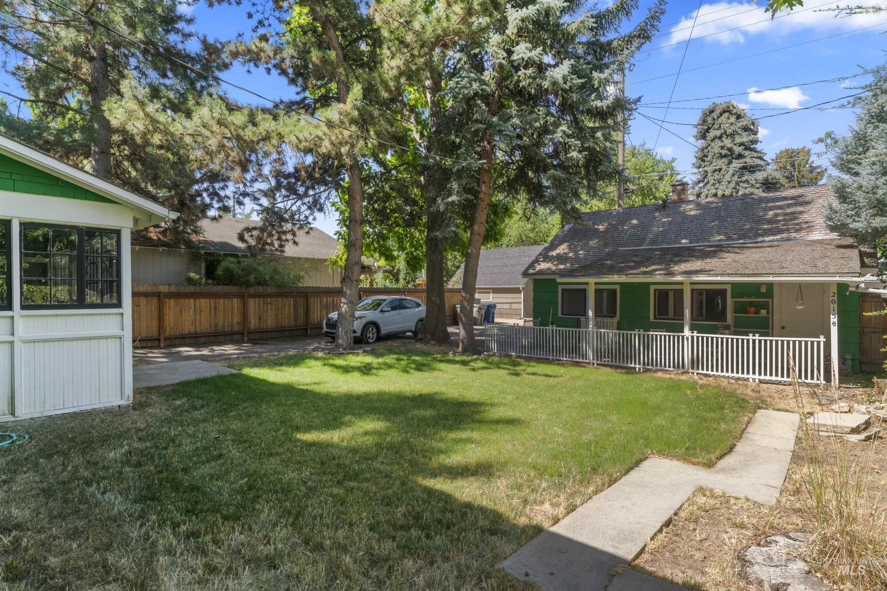 2015 & 2015 1/2 N 19th Property Photo 32