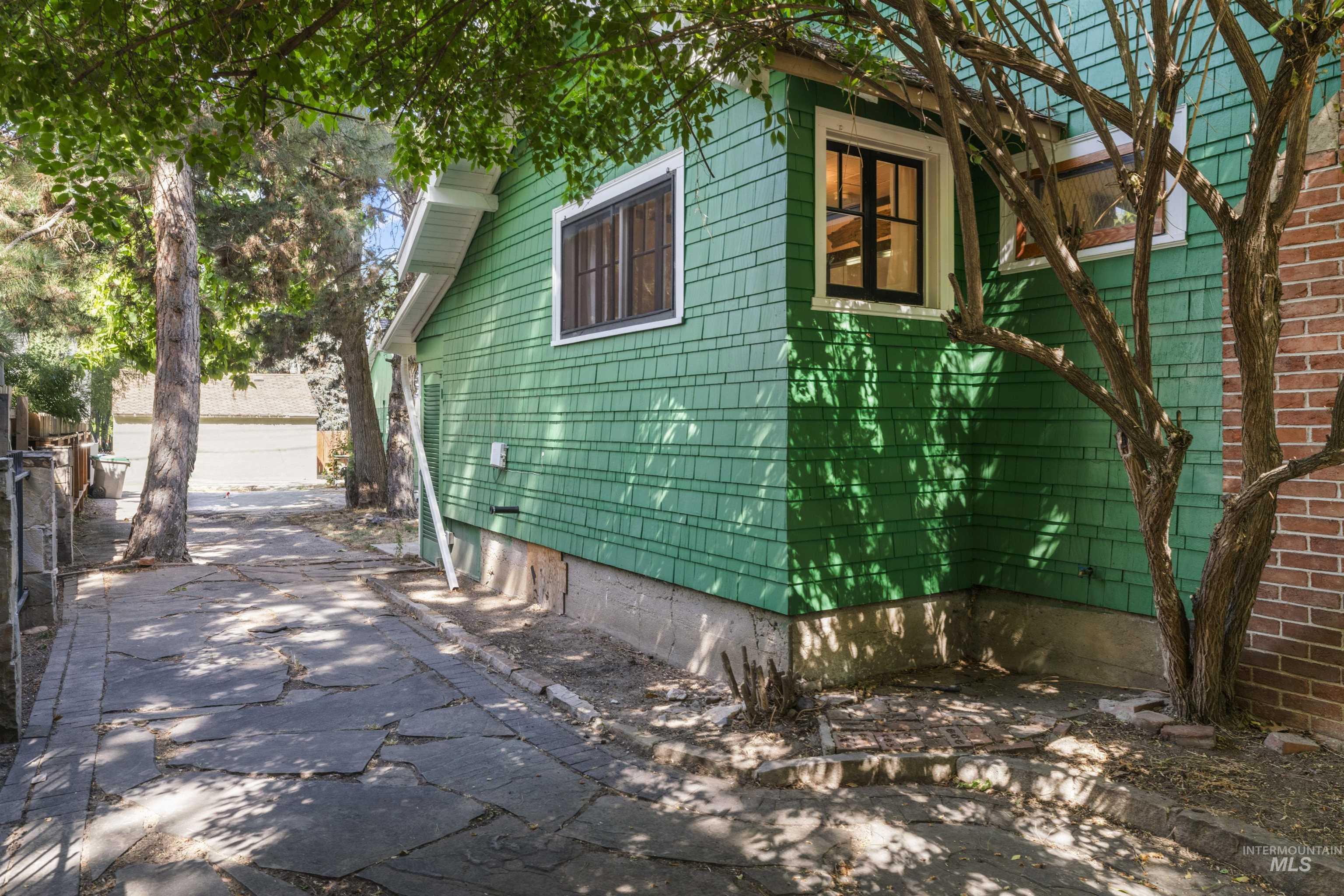 2015 & 2015 1/2 N 19th Property Photo 33