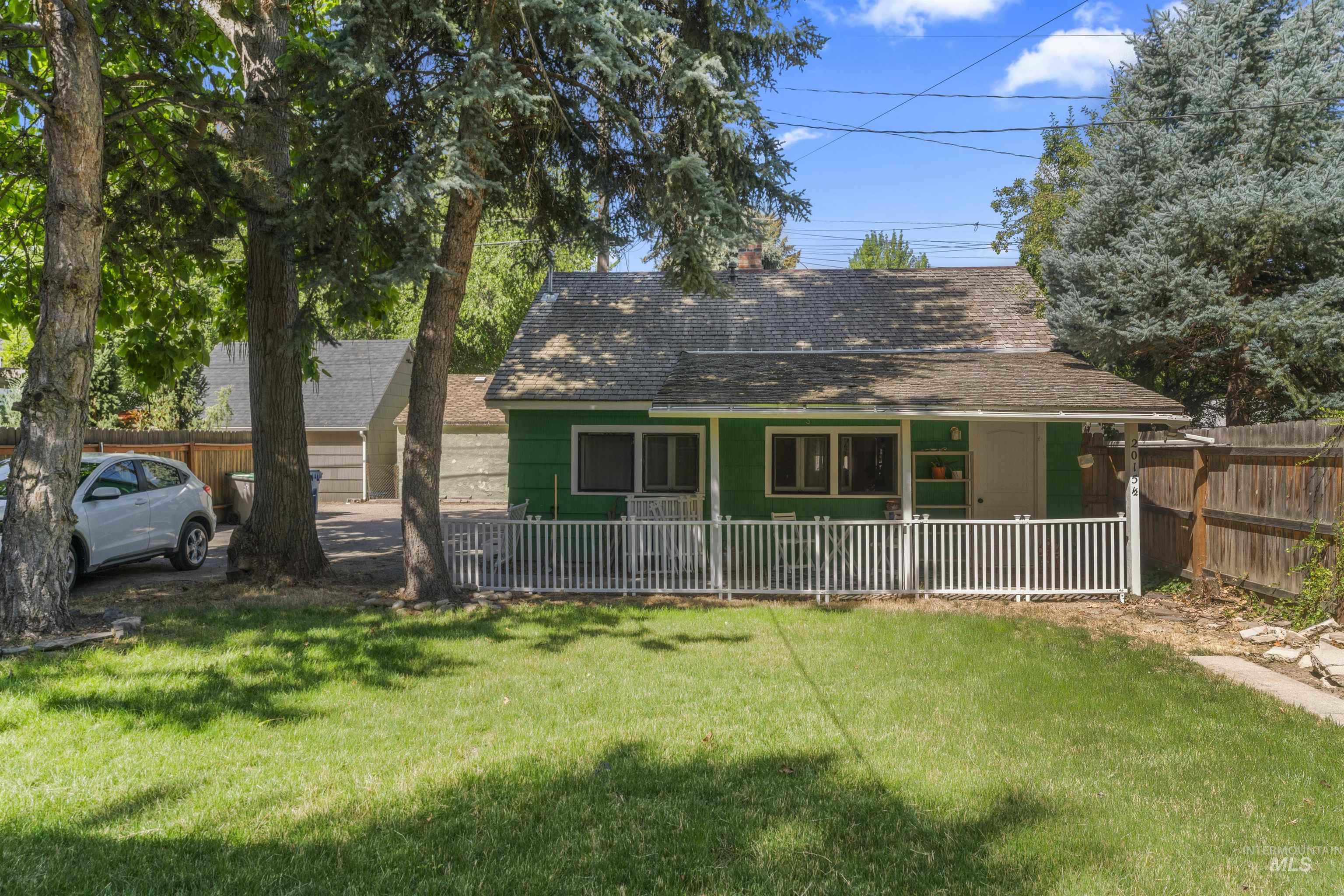 2015 & 2015 1/2 N 19th Property Photo 34