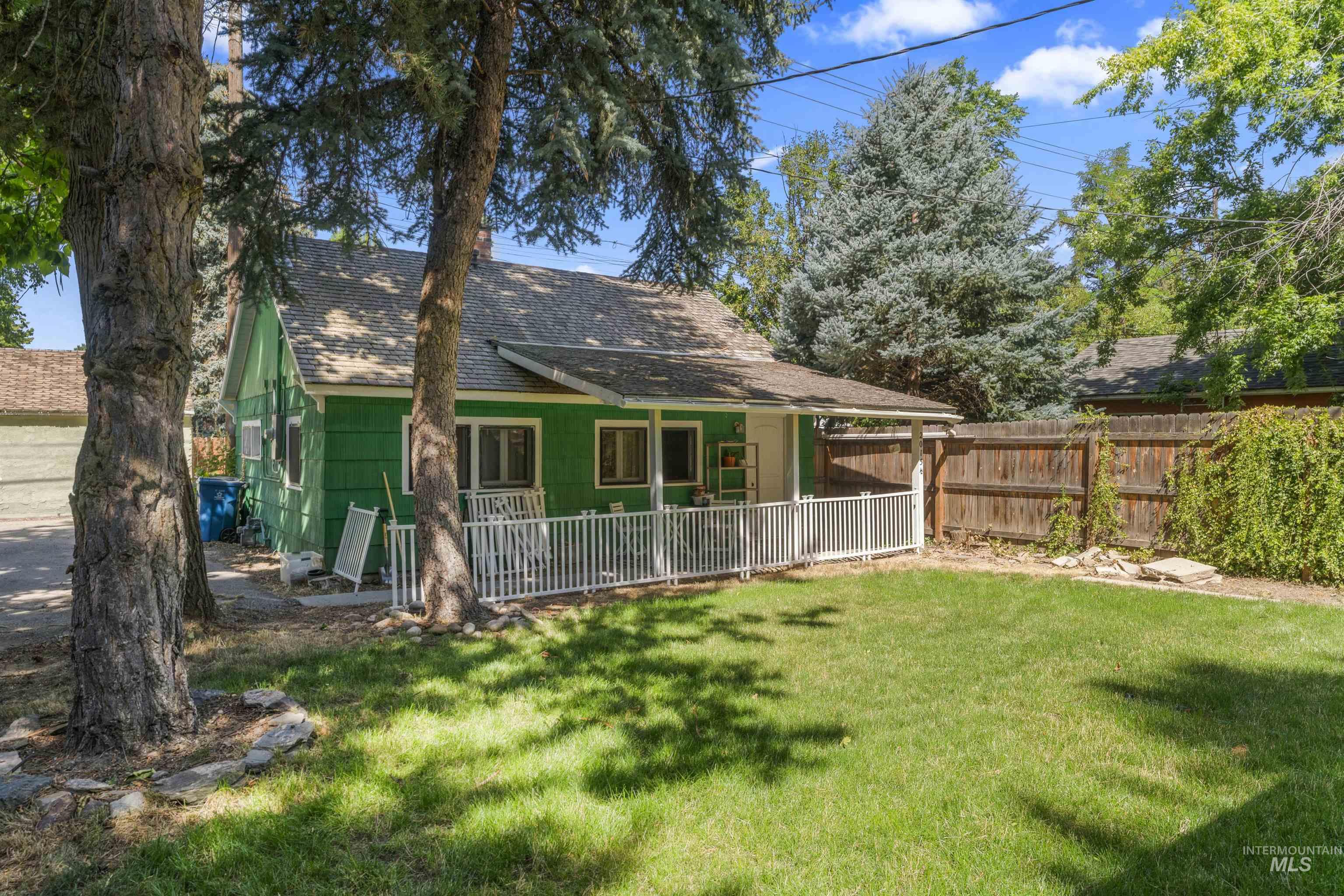2015 & 2015 1/2 N 19th Property Photo 35