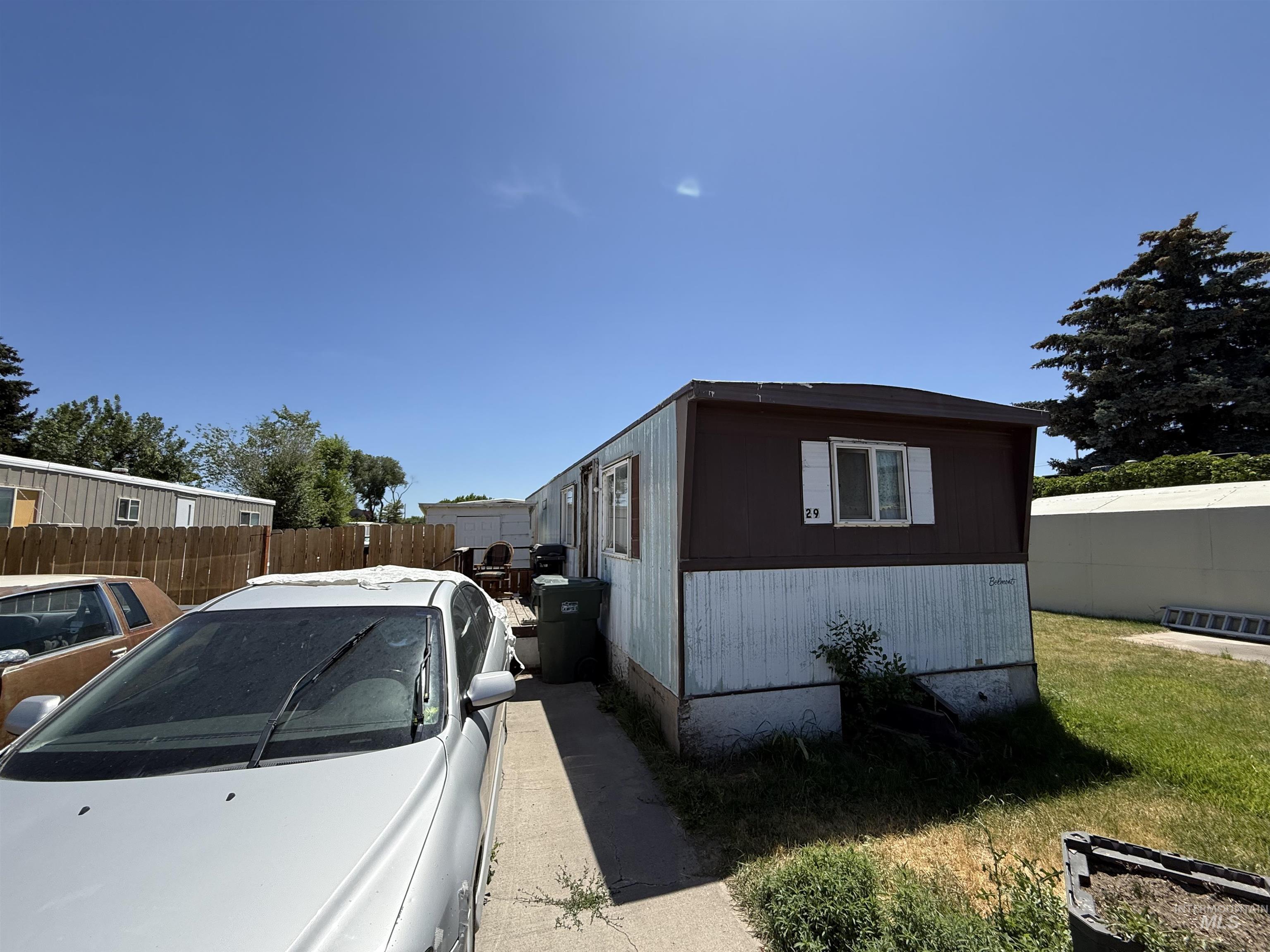450 Griffith Property Photo 7