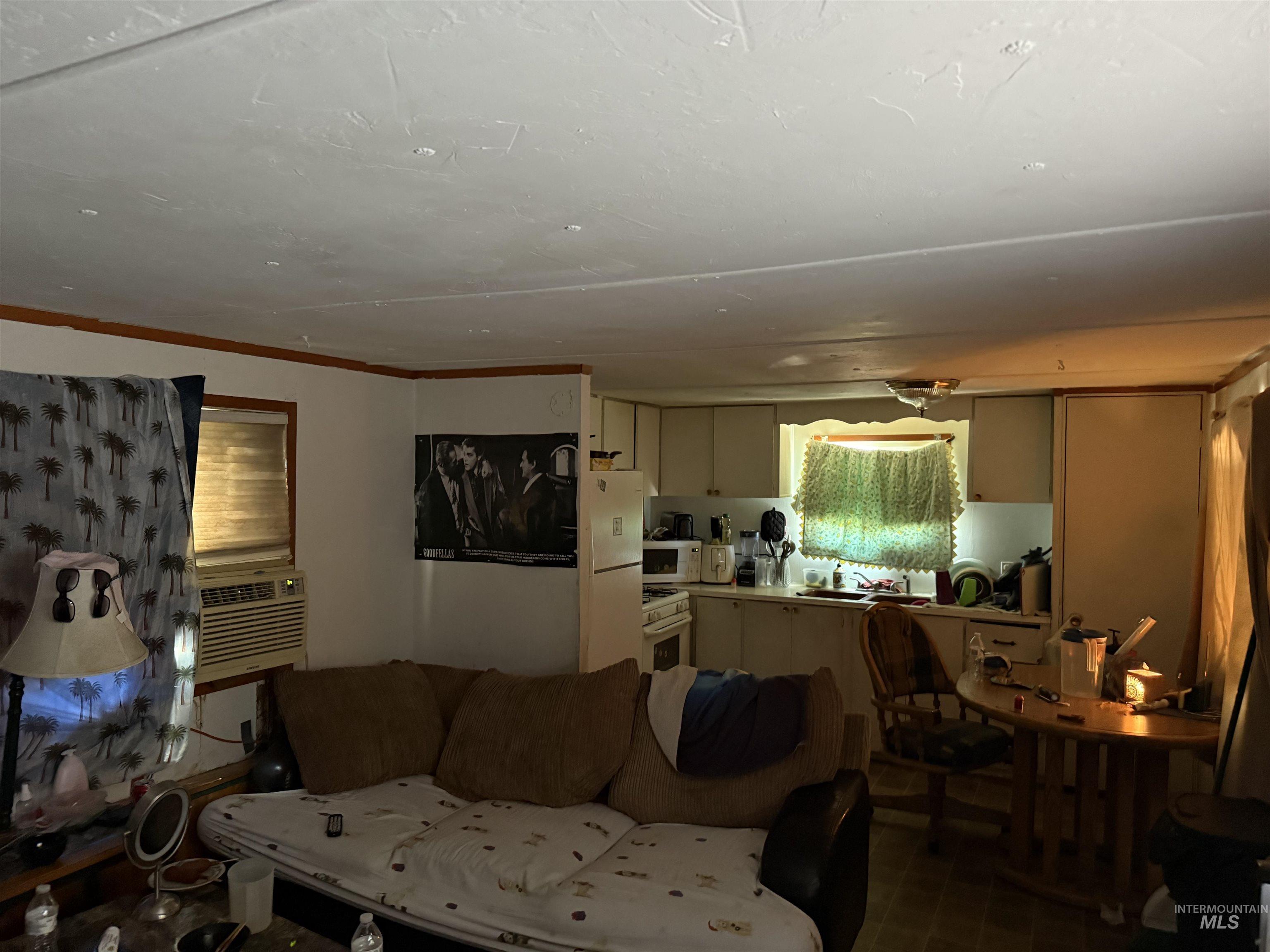 450 Griffith Property Photo 12