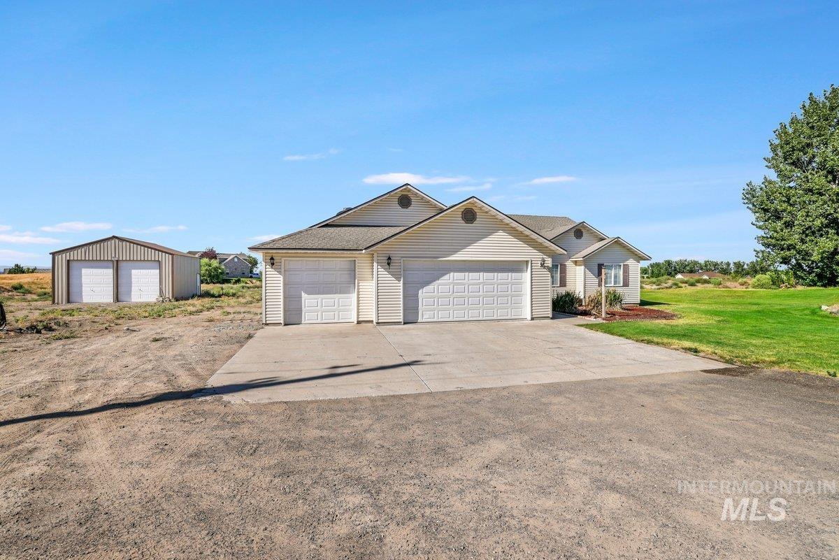 589 Pioneer Mtn. Loop Property Photo 1