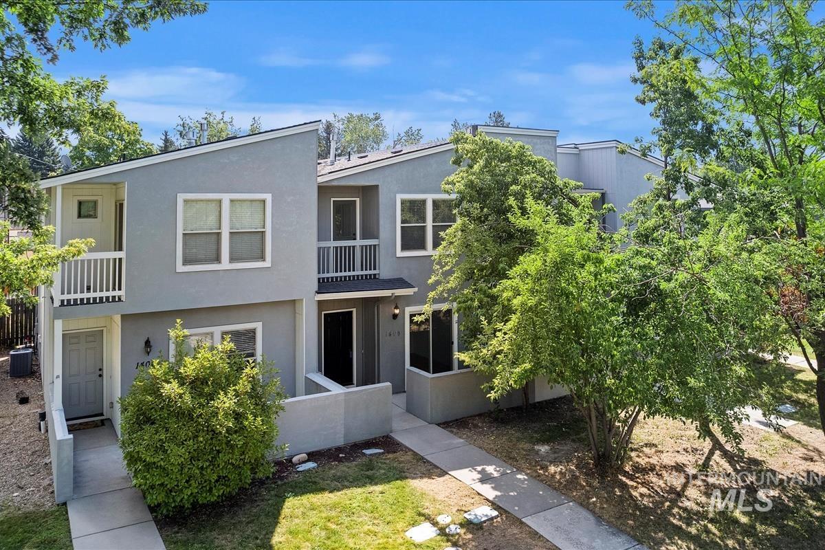 1408 S Longmont Ave Property Photo 1