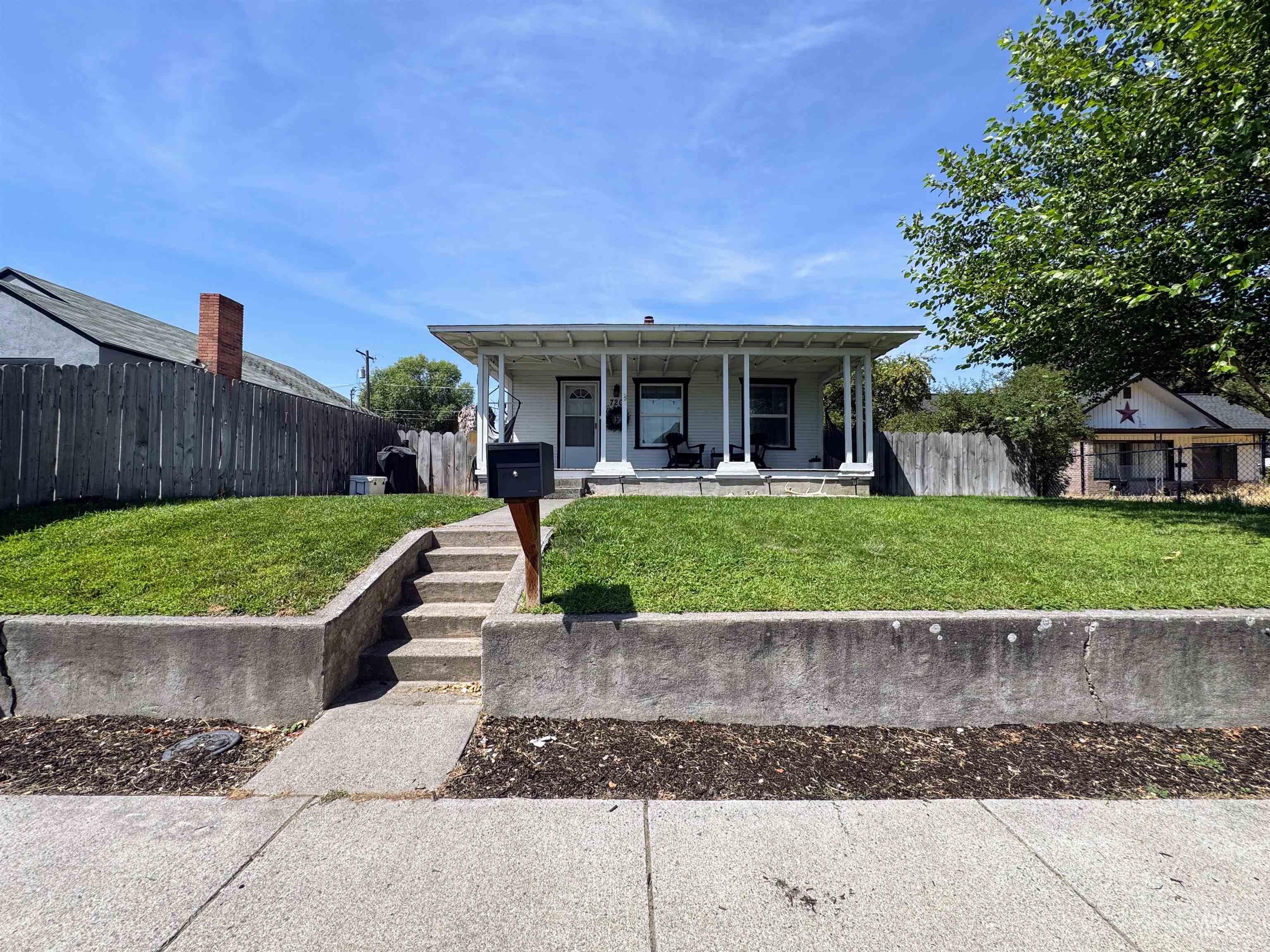 720 4th St. Property Photo 1