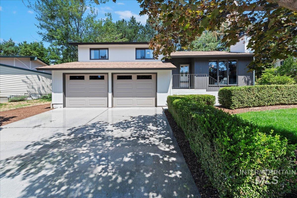 1030 W El Pelar Dr. Property Photo 1
