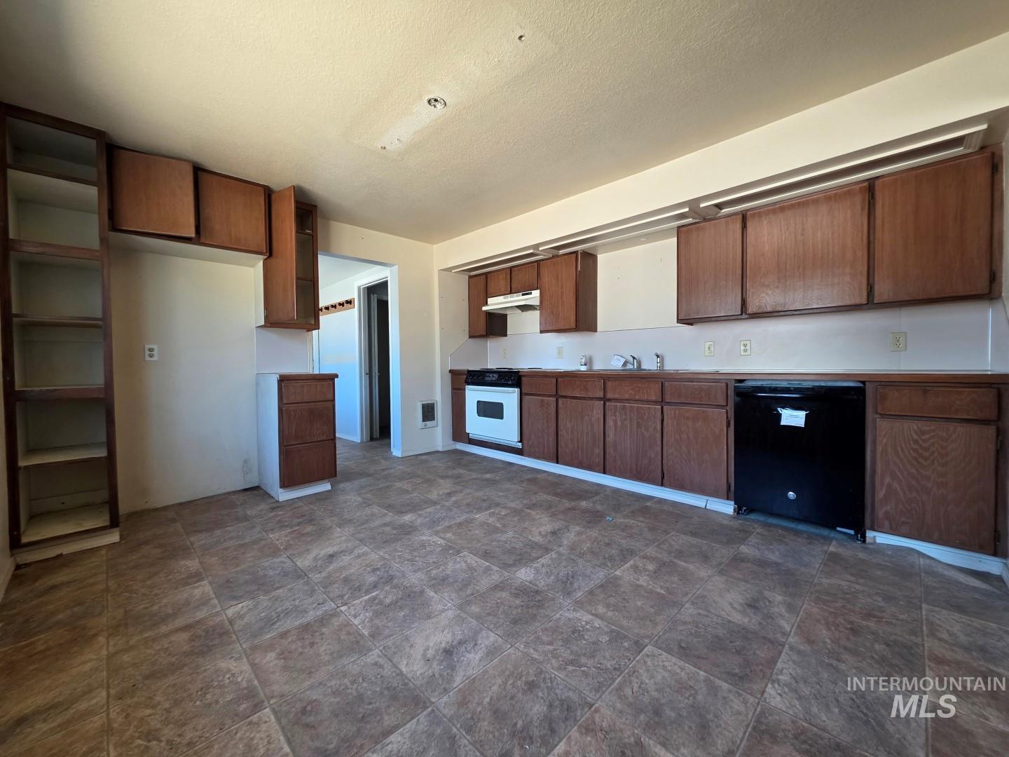 318 6th Street Property Photo 7