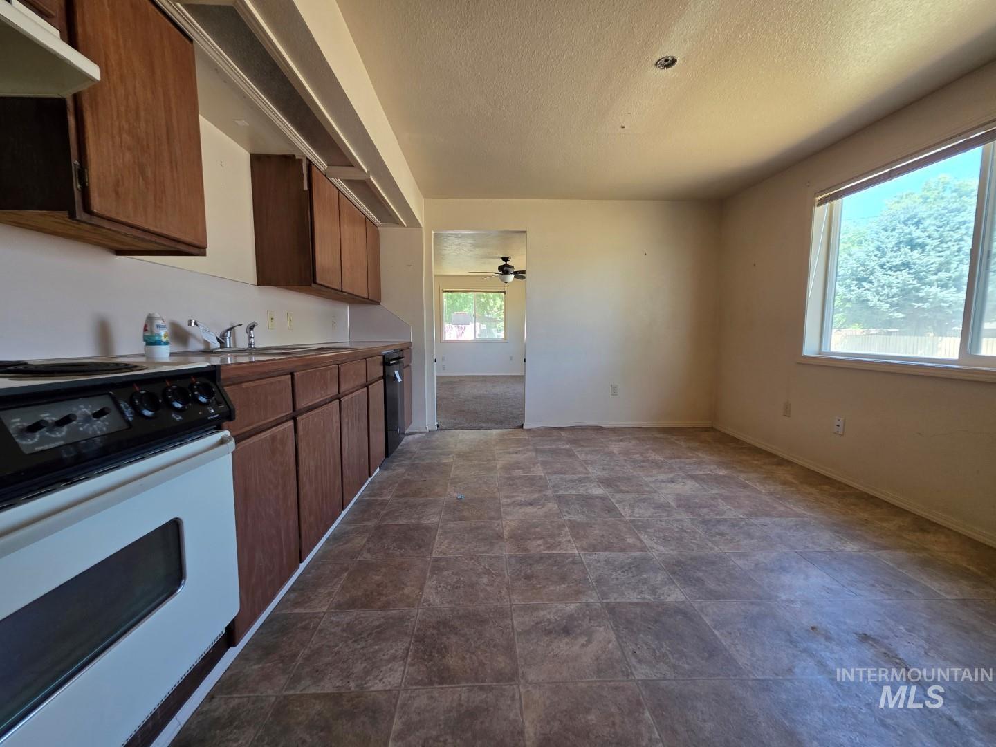 318 6th Street Property Photo 8