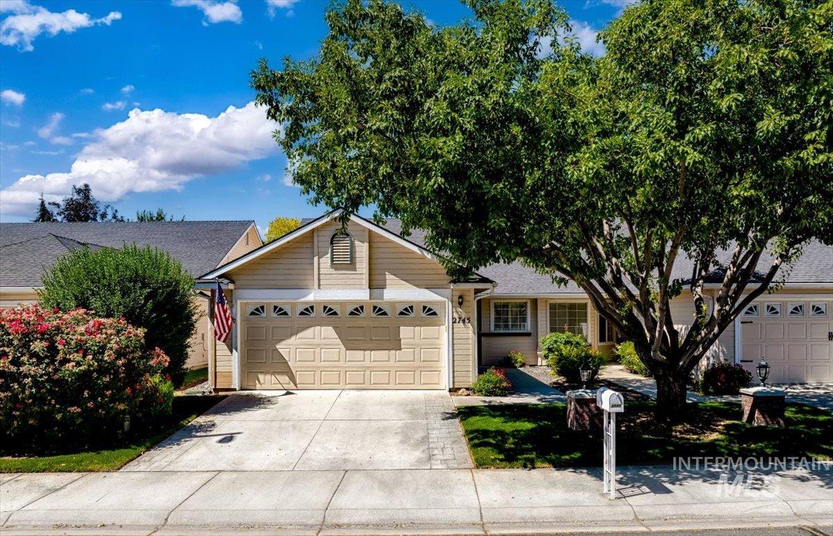 2745 N Englewood Way Property Photo 1