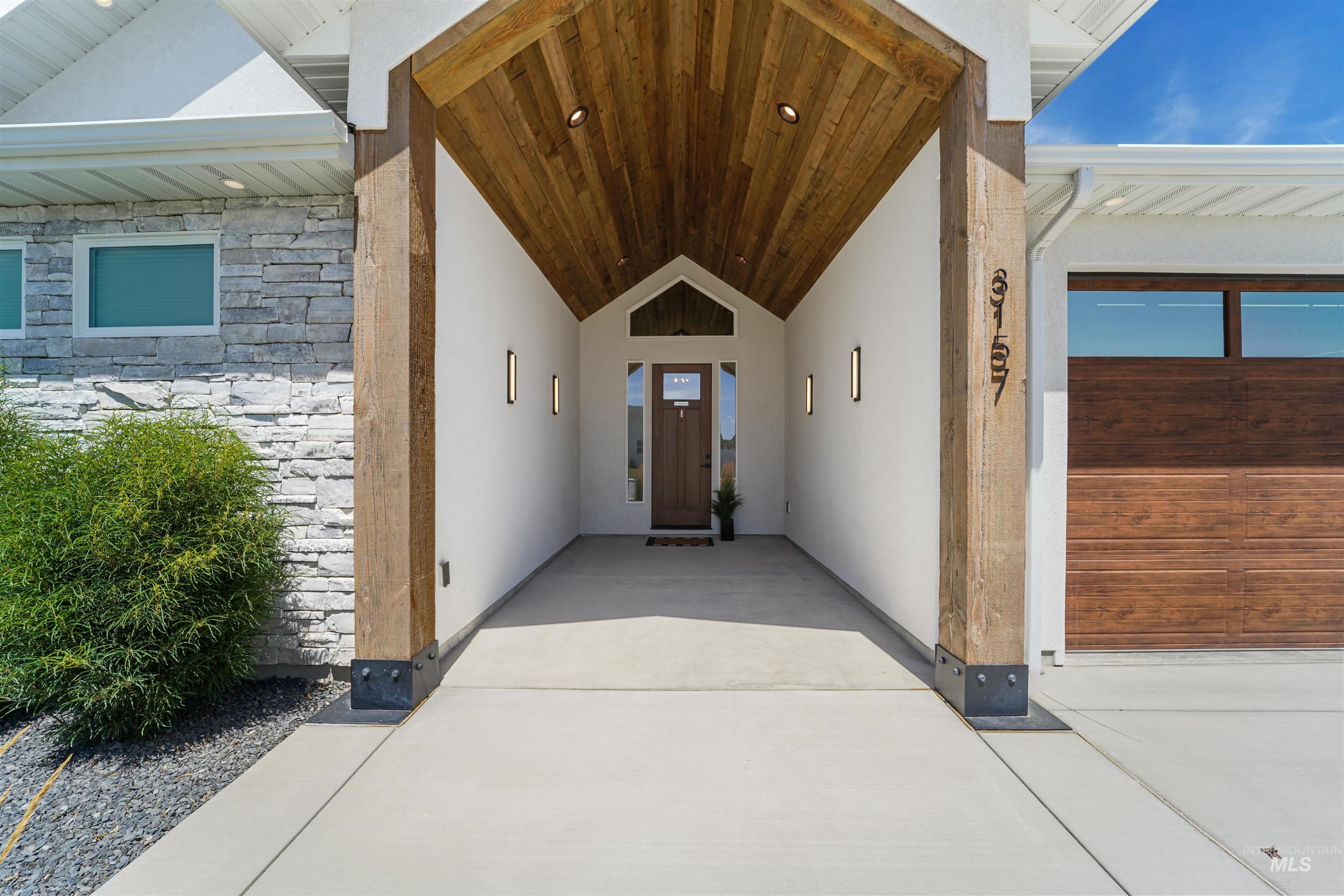 3157 Blue Moon Rd Property Photo 2