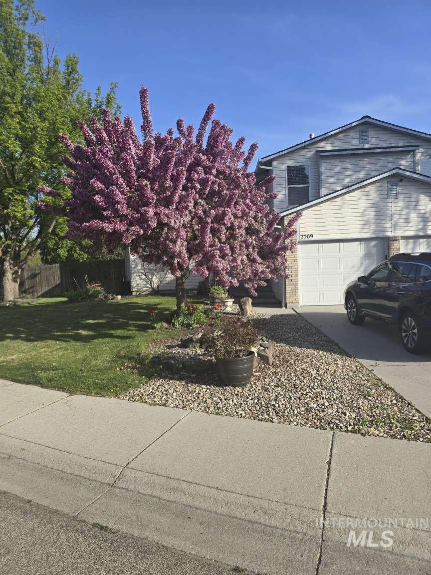 2569 E Mokena Dr