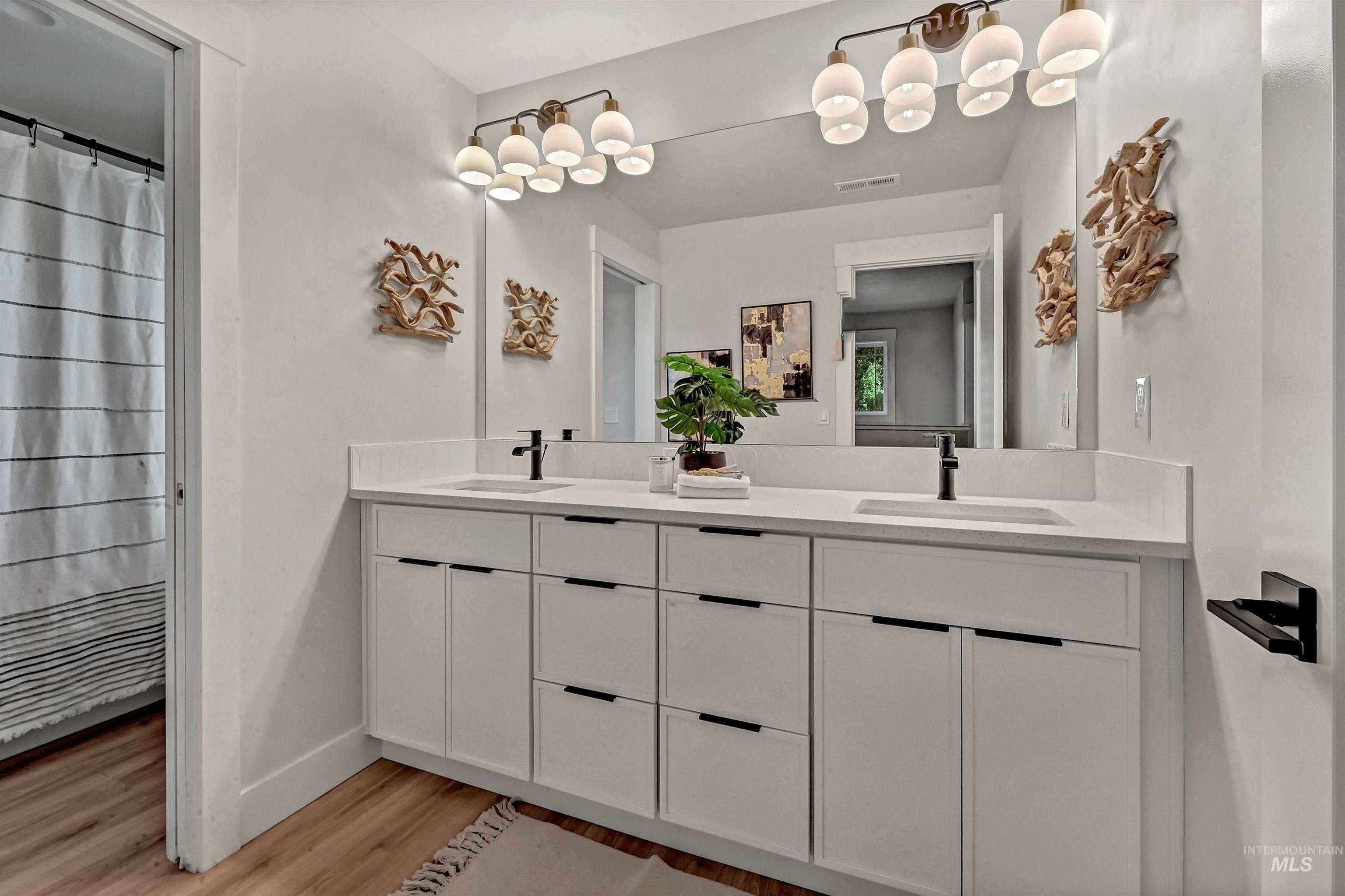 7652 N Ferris Ave Property Photo 15