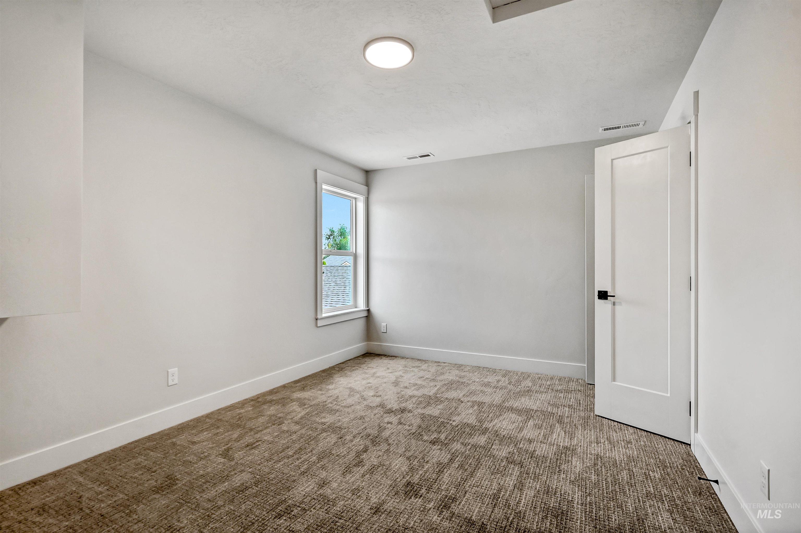 7652 N Ferris Ave Property Photo 19