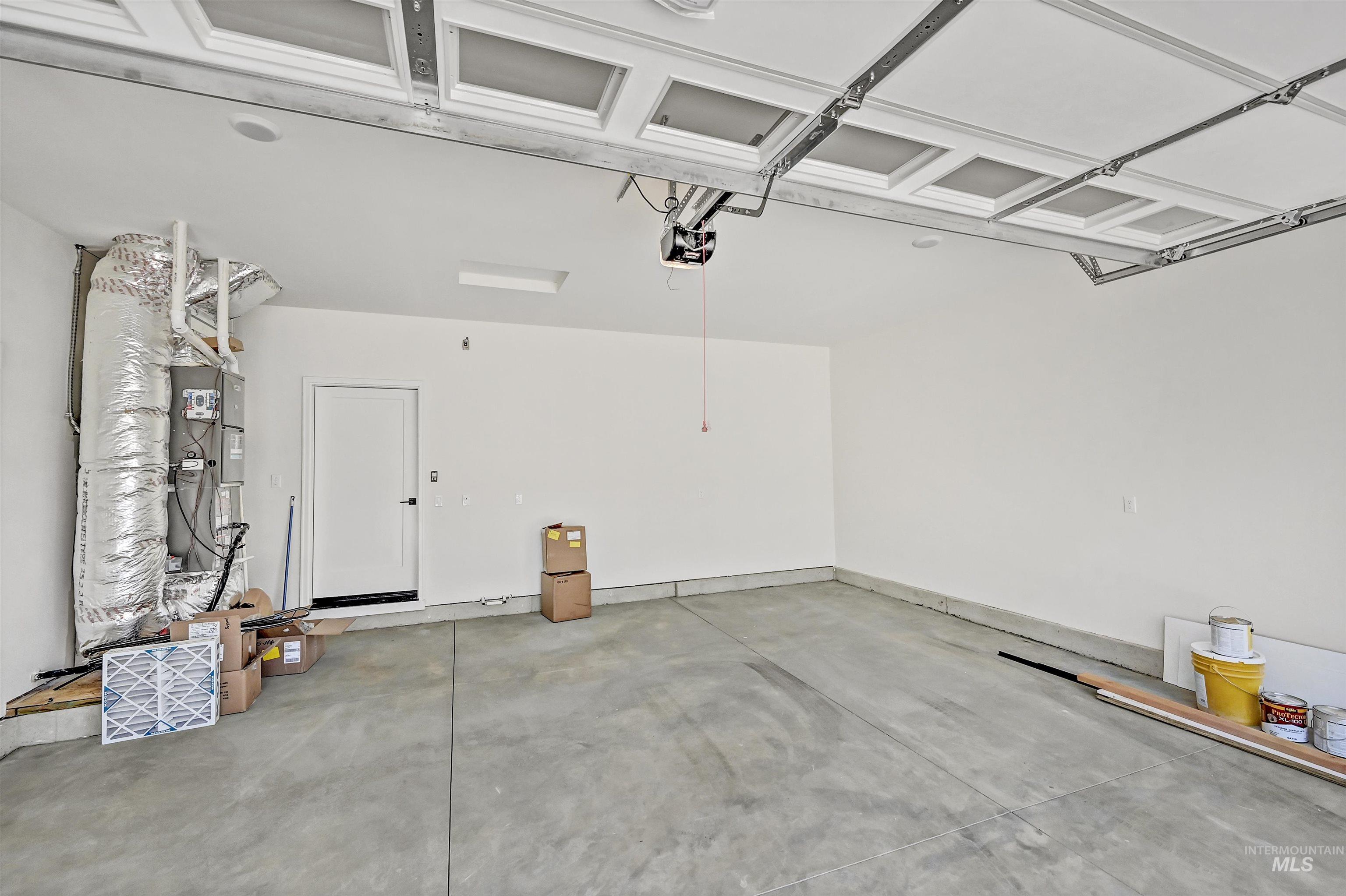 7652 N Ferris Ave Property Photo 23