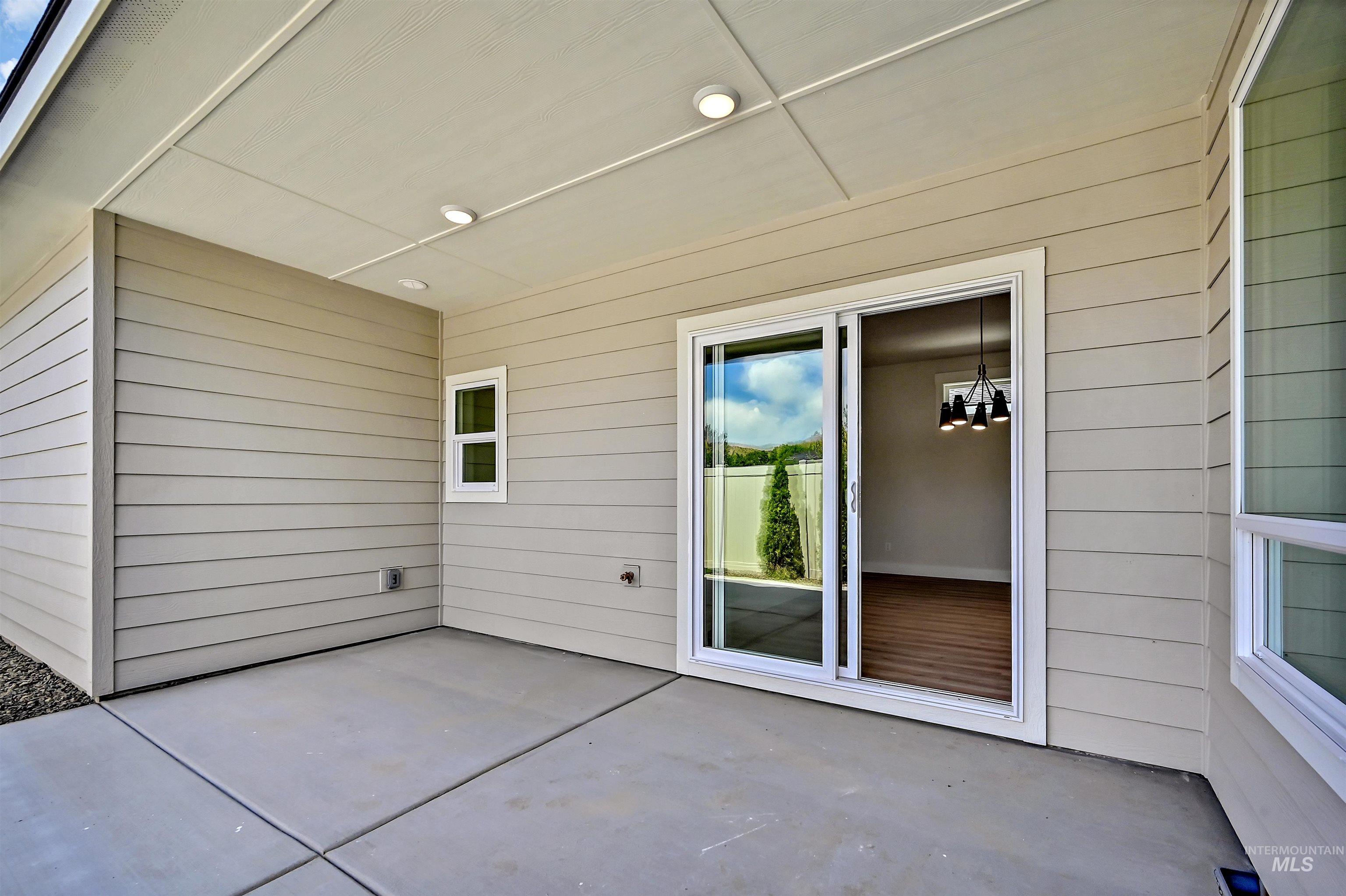 7652 N Ferris Ave Property Photo 24