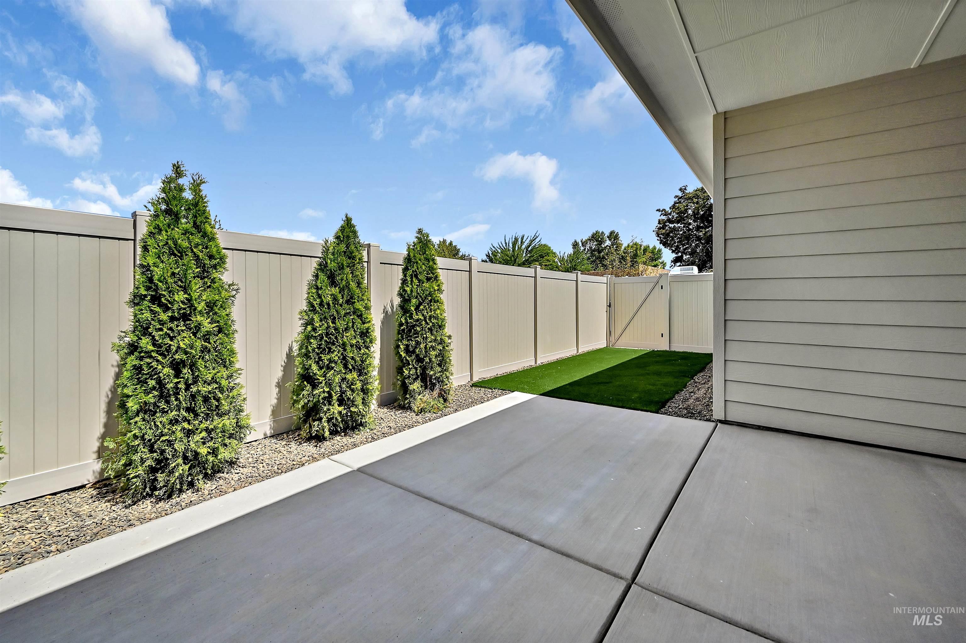 7652 N Ferris Ave Property Photo 25