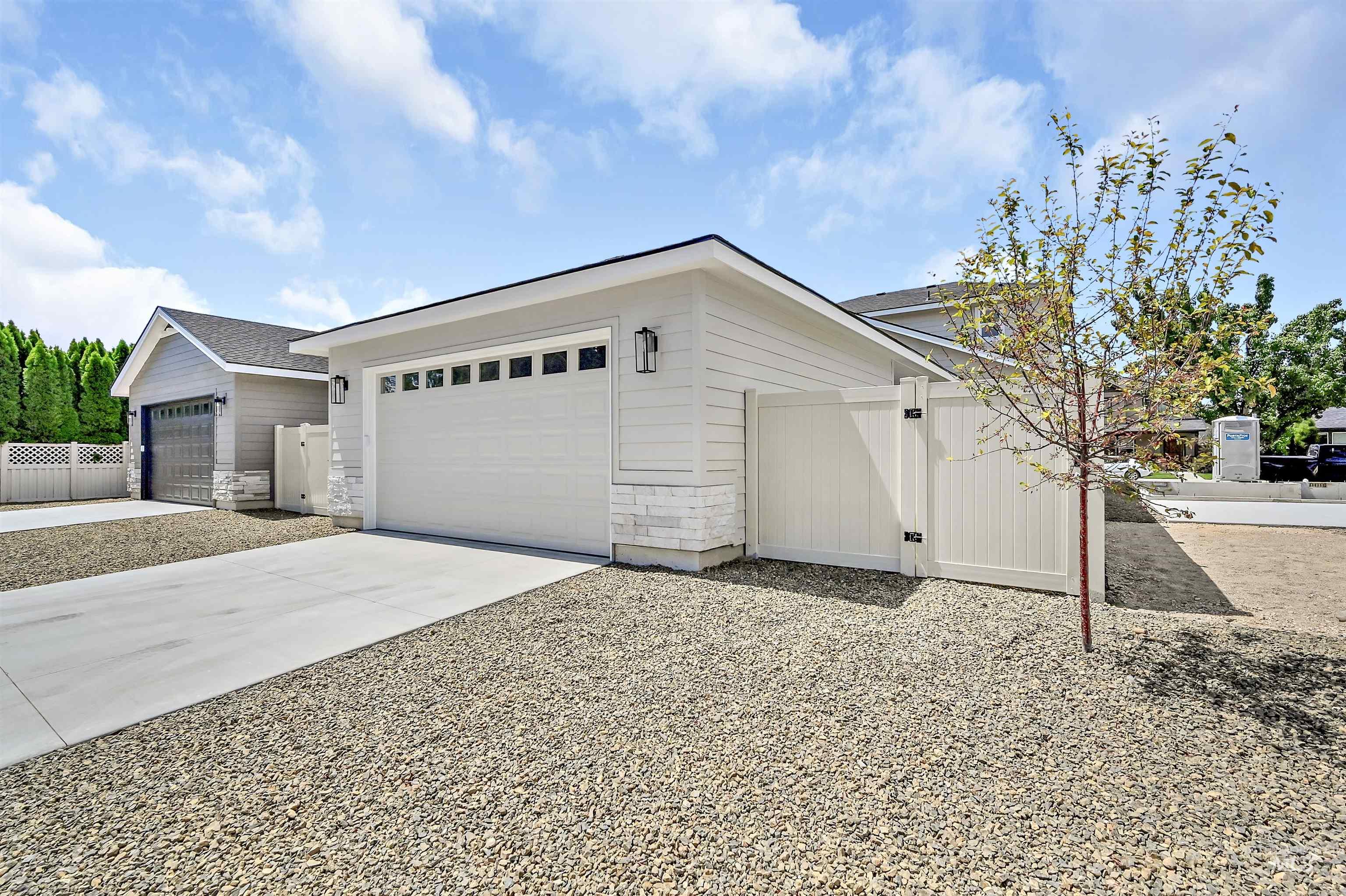 7652 N Ferris Ave Property Photo 26