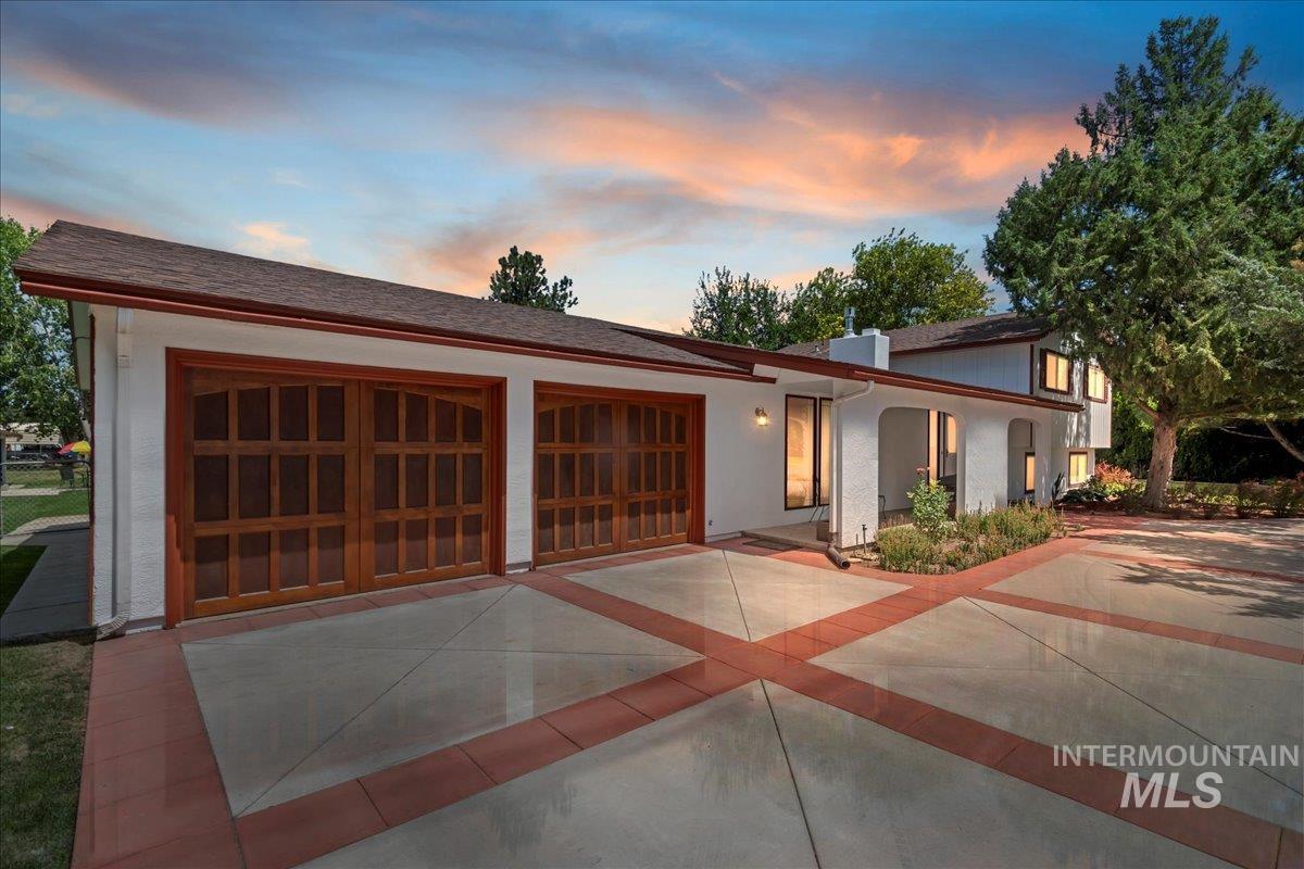 10210 W Hackamore Dr Property Photo 1