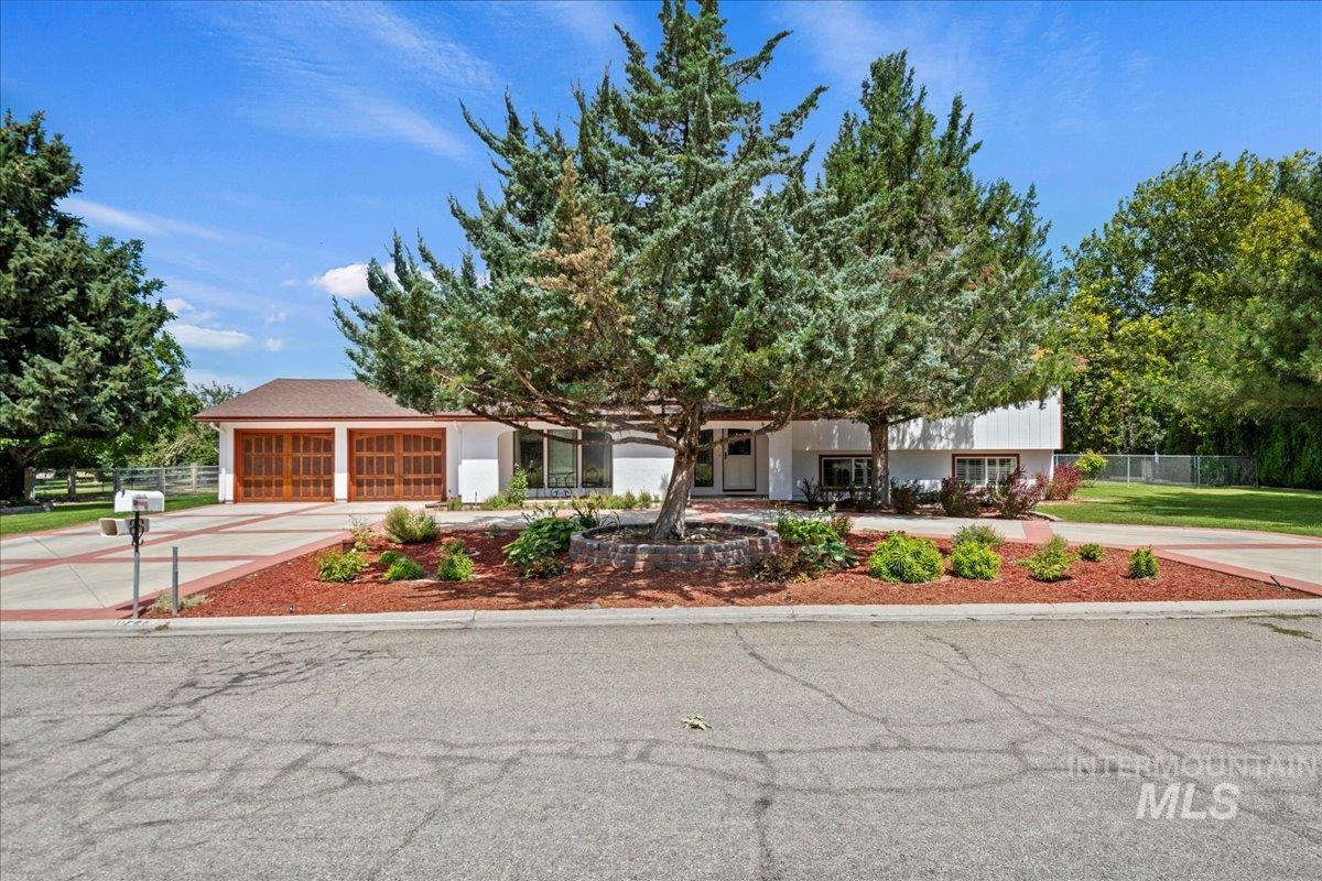 10210 W Hackamore Dr Property Photo 3