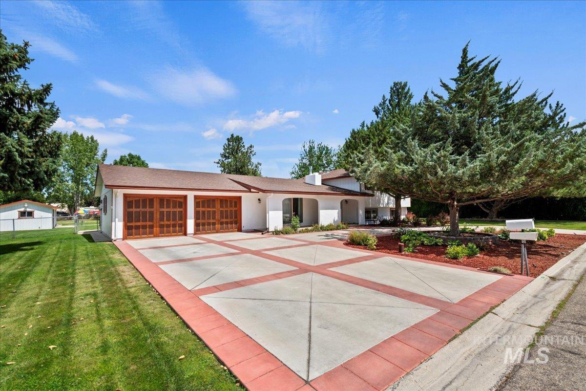 10210 W Hackamore Dr Property Photo 4
