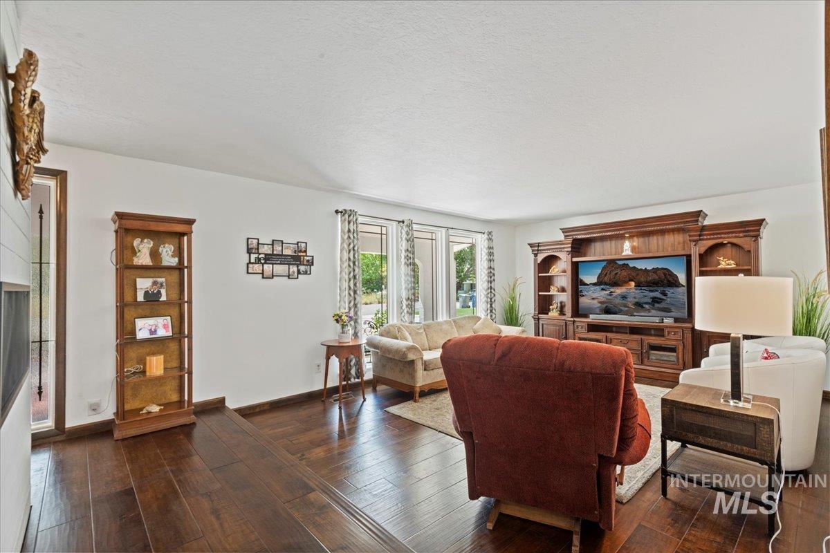 10210 W Hackamore Dr Property Photo 7