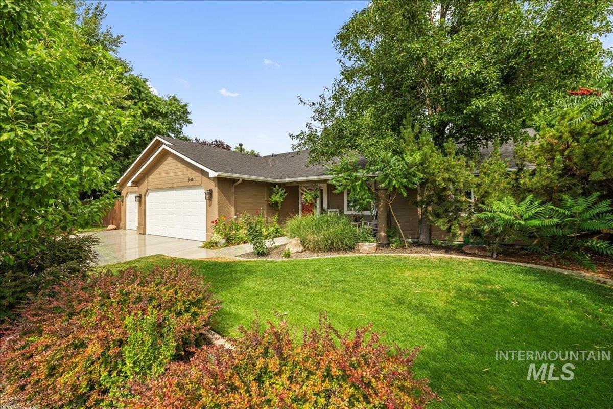1460 N Santa Rosa Pl Property Photo 1