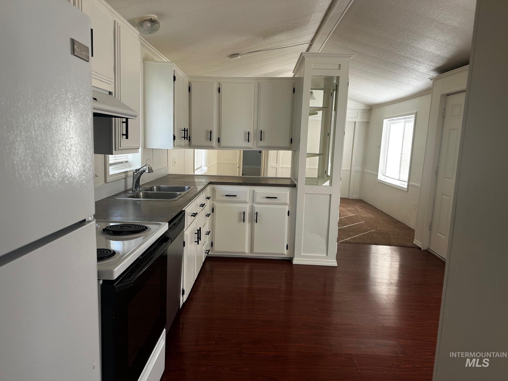 540 Meadowland Circle Property Photo 4