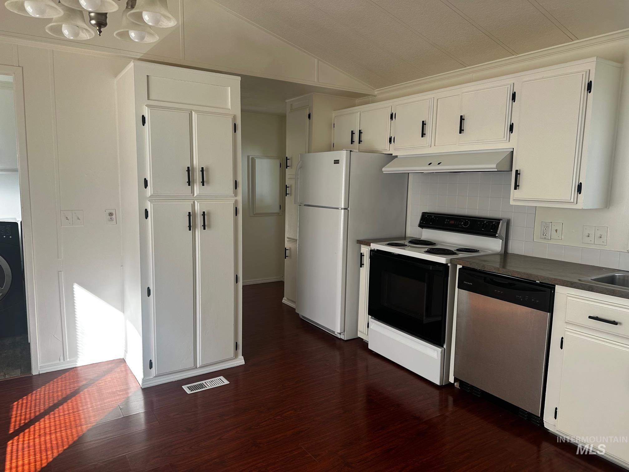 540 Meadowland Circle Property Photo 5