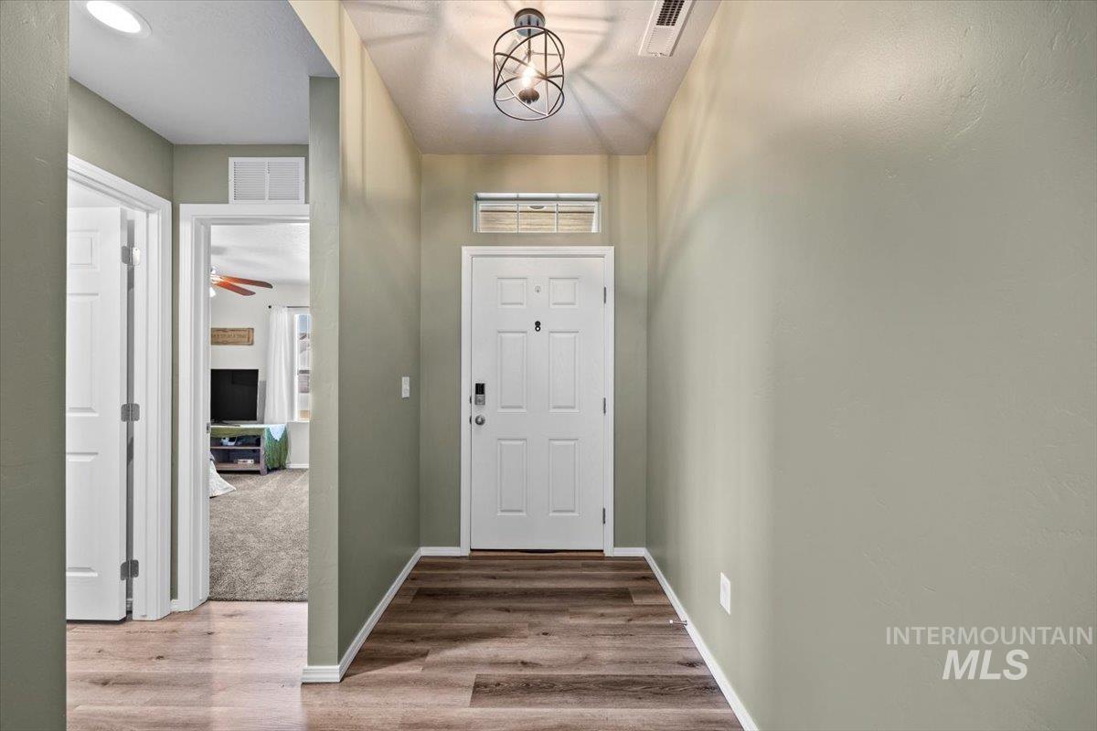 4914 Endicott Dr Property Photo 4