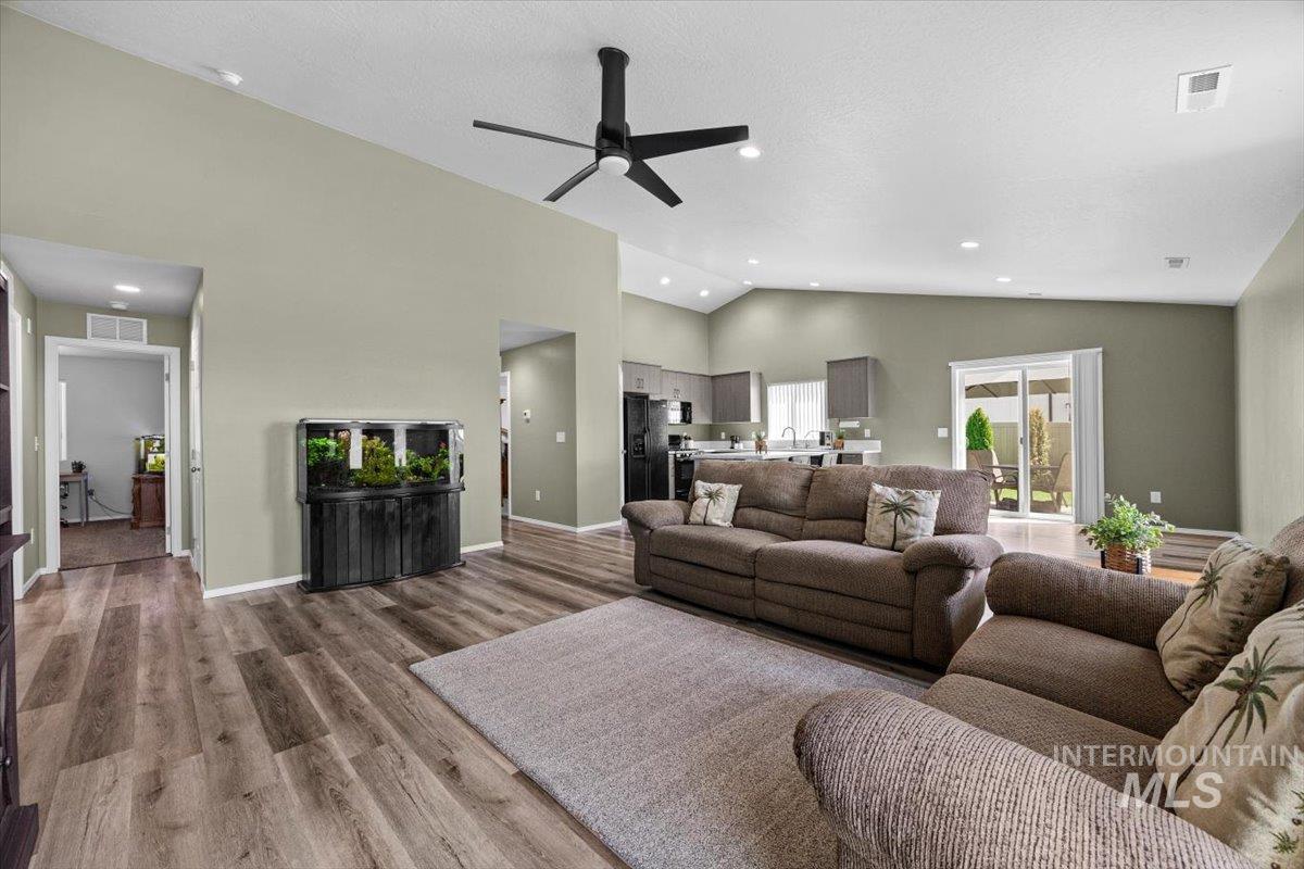 4914 Endicott Dr Property Photo 7