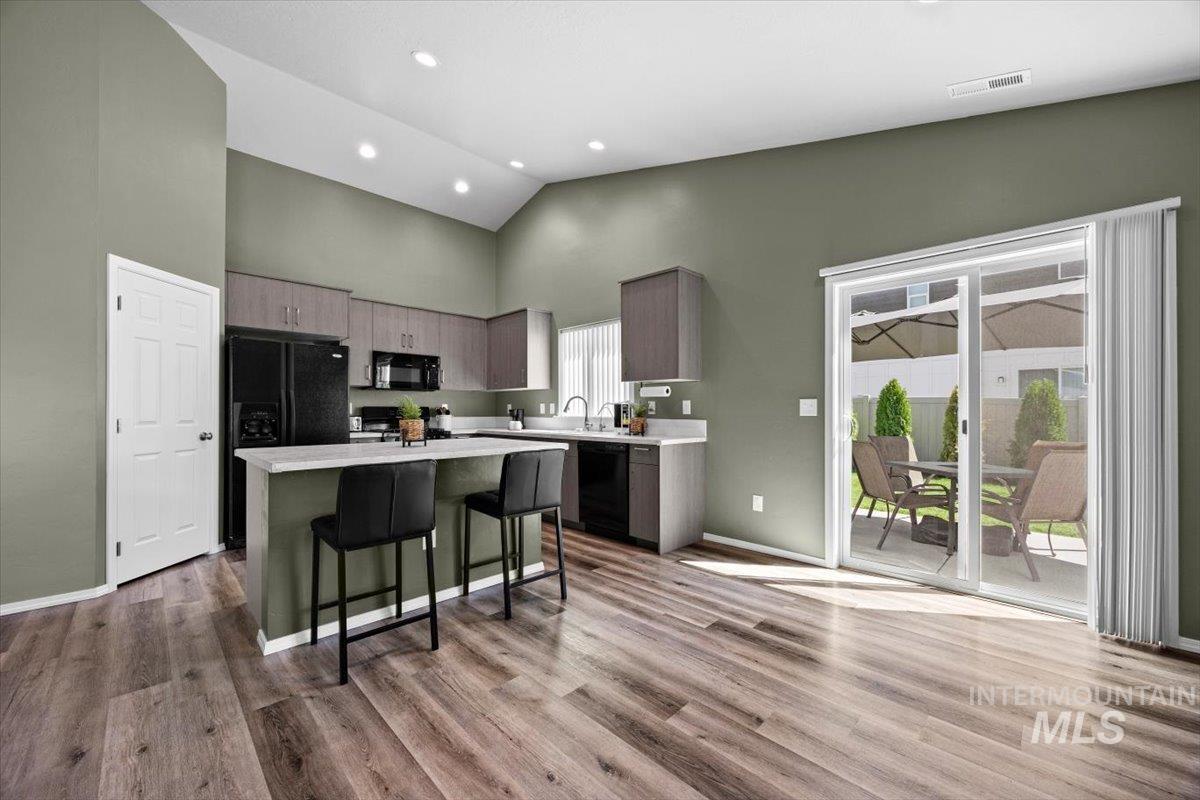 4914 Endicott Dr Property Photo 8