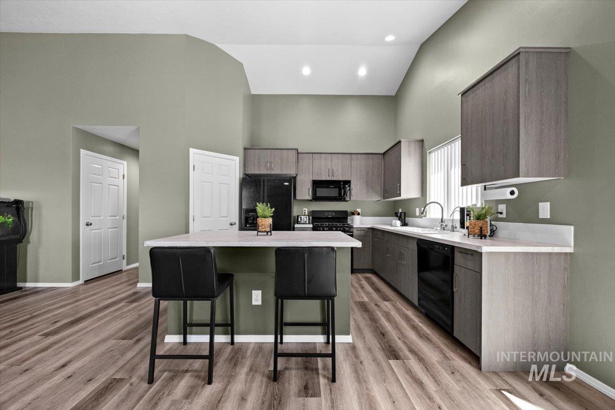 4914 Endicott Dr Property Photo 9