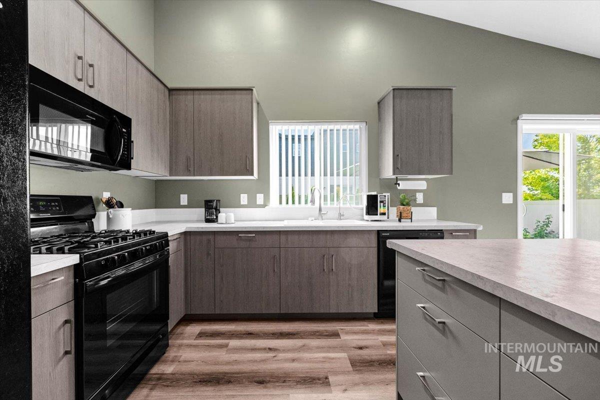 4914 Endicott Dr Property Photo 11