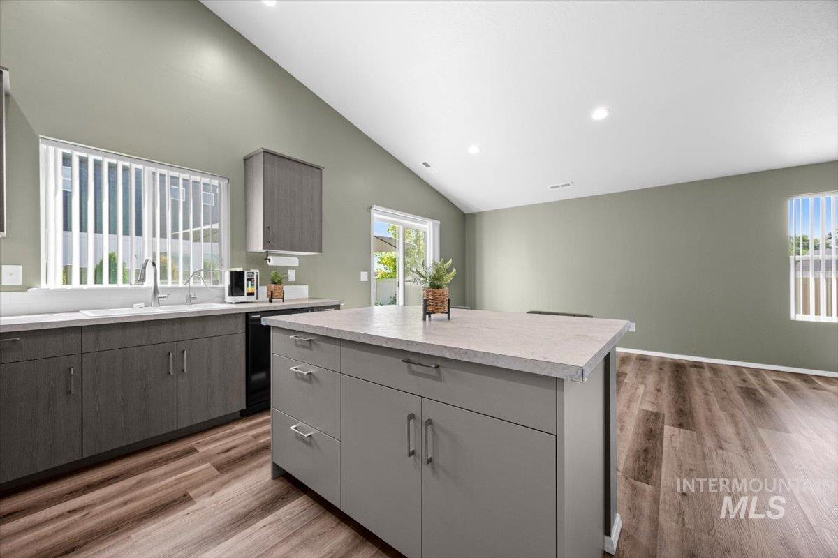 4914 Endicott Dr Property Photo 12