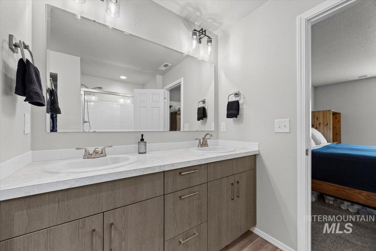 4914 Endicott Dr Property Photo 17