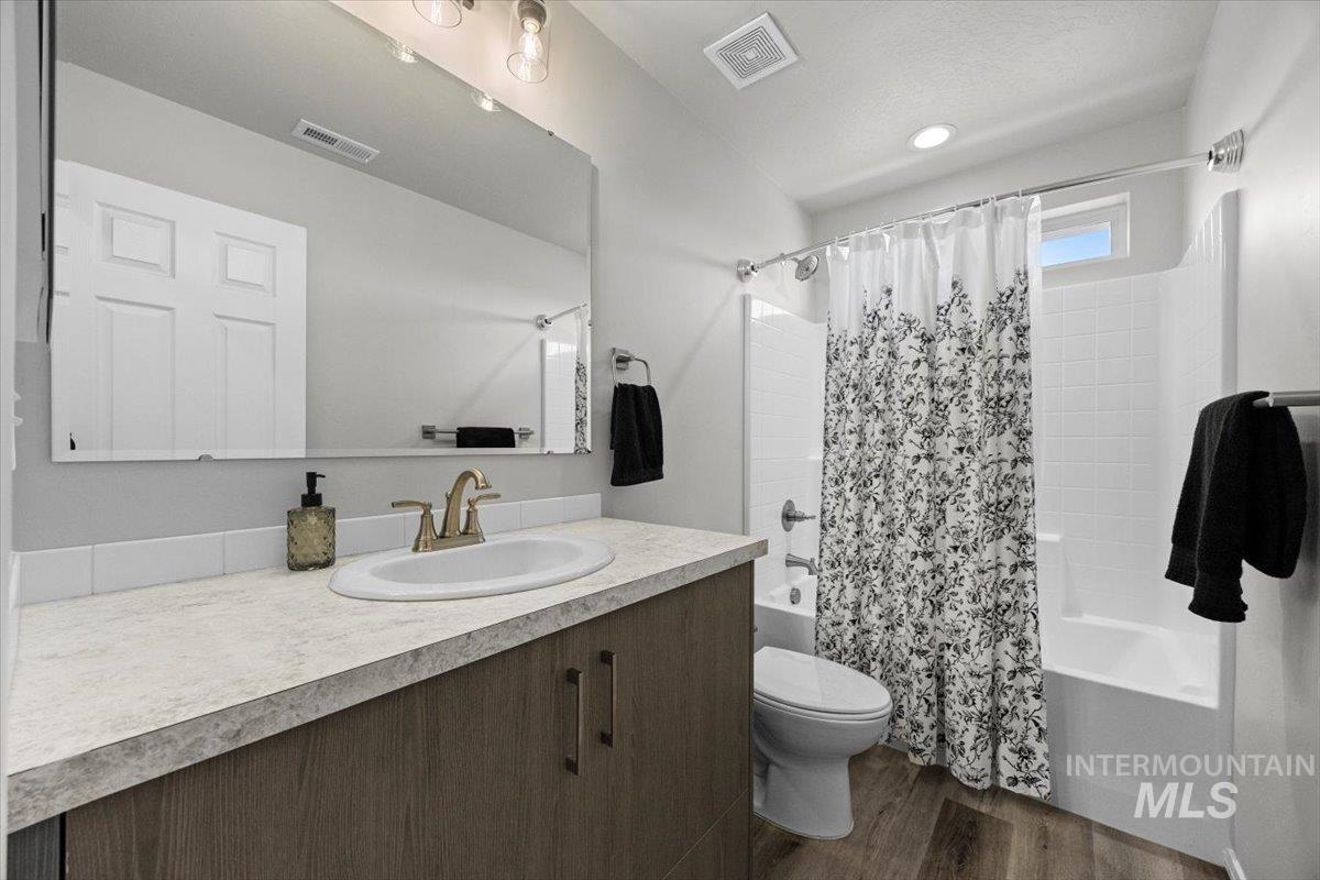 4914 Endicott Dr Property Photo 20