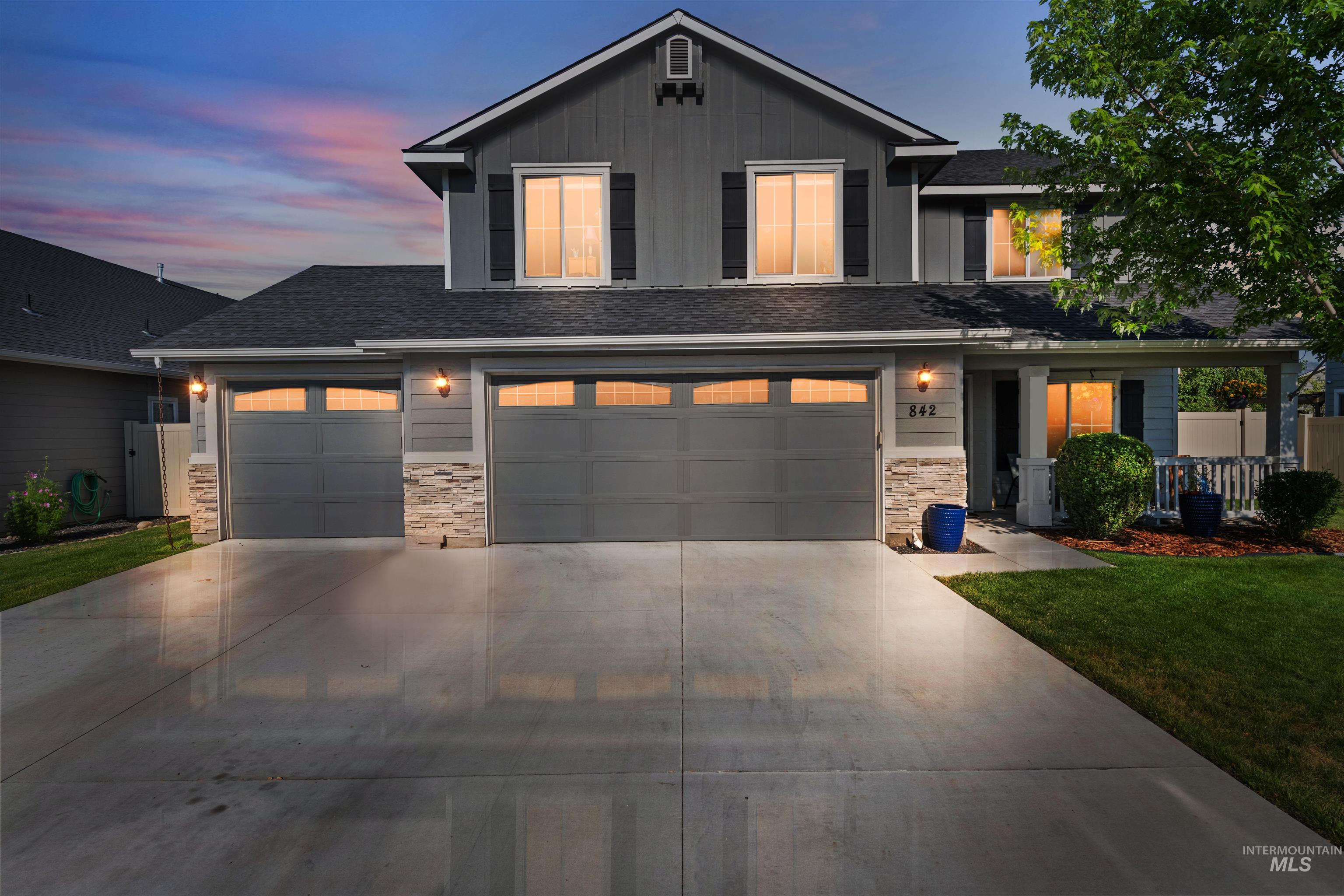 842 N Center Way Property Photo 1