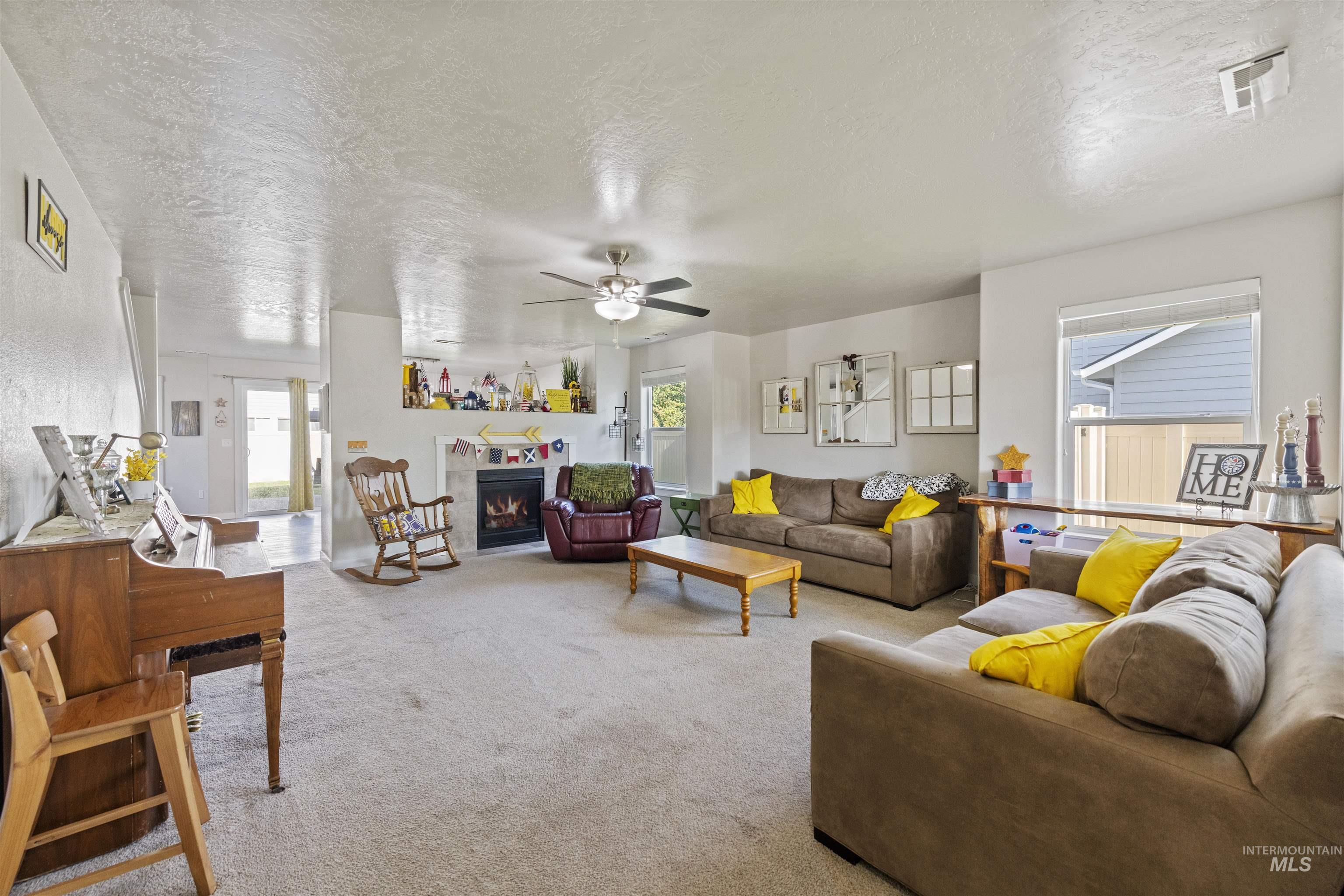 842 N Center Way Property Photo 4