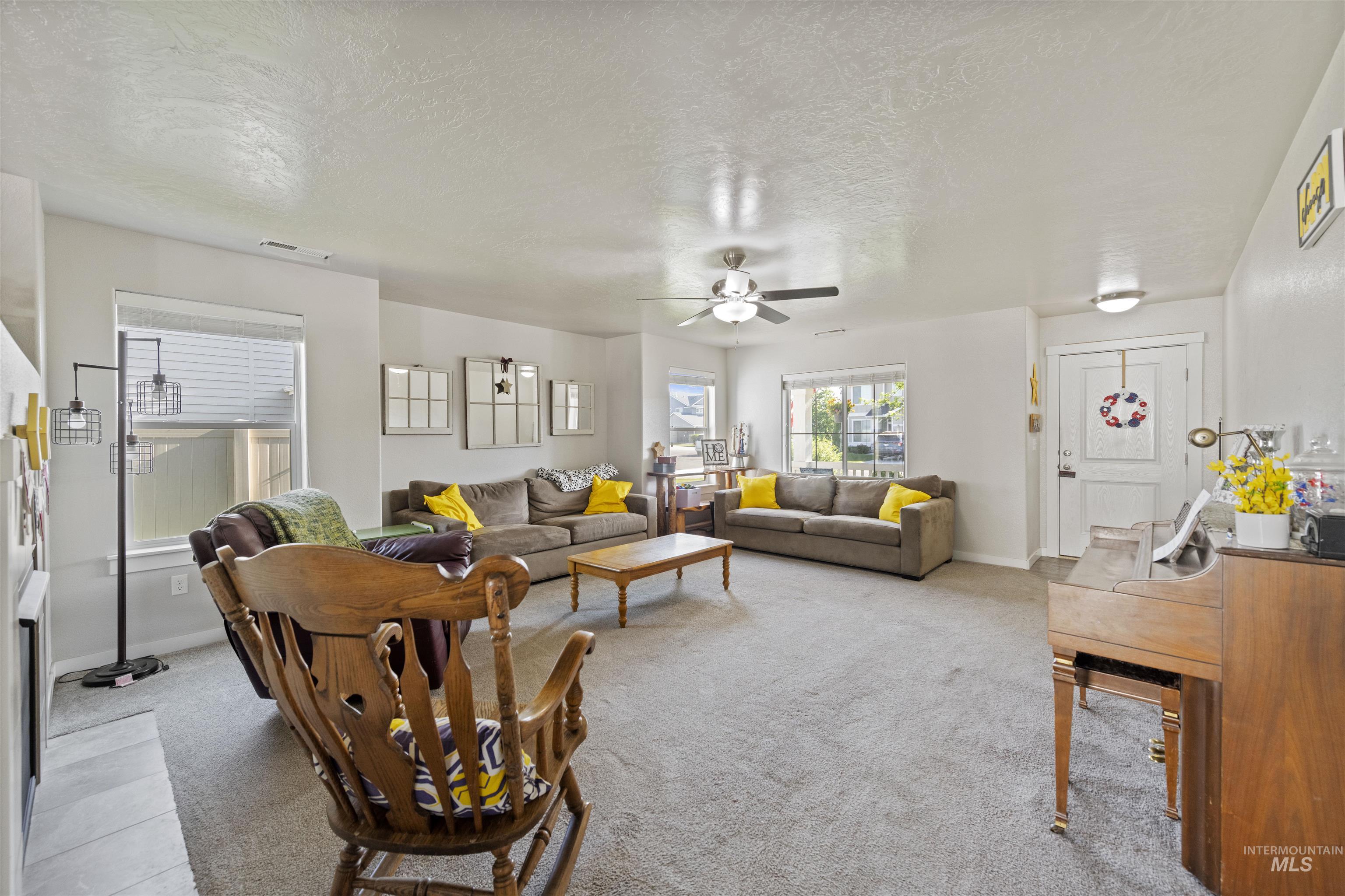 842 N Center Way Property Photo 5