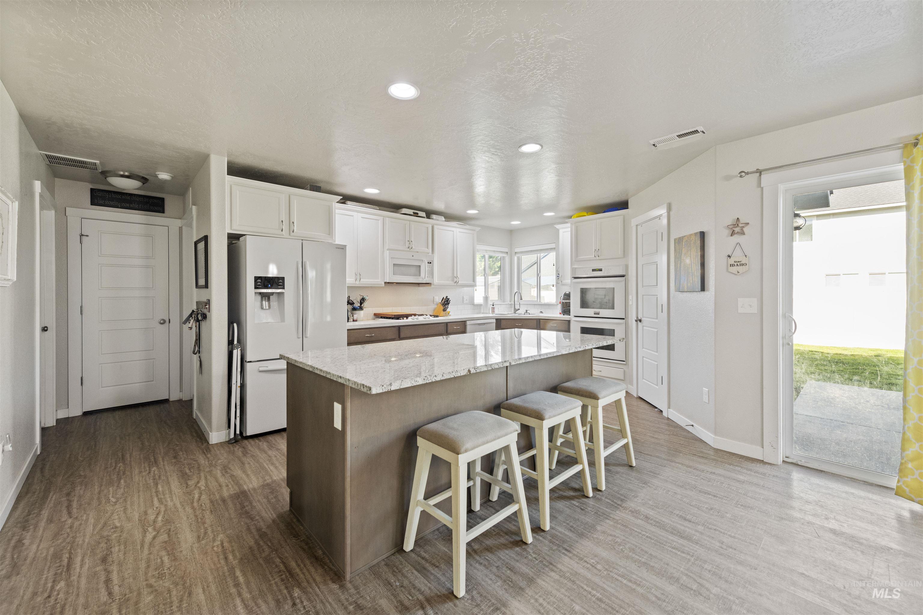 842 N Center Way Property Photo 9