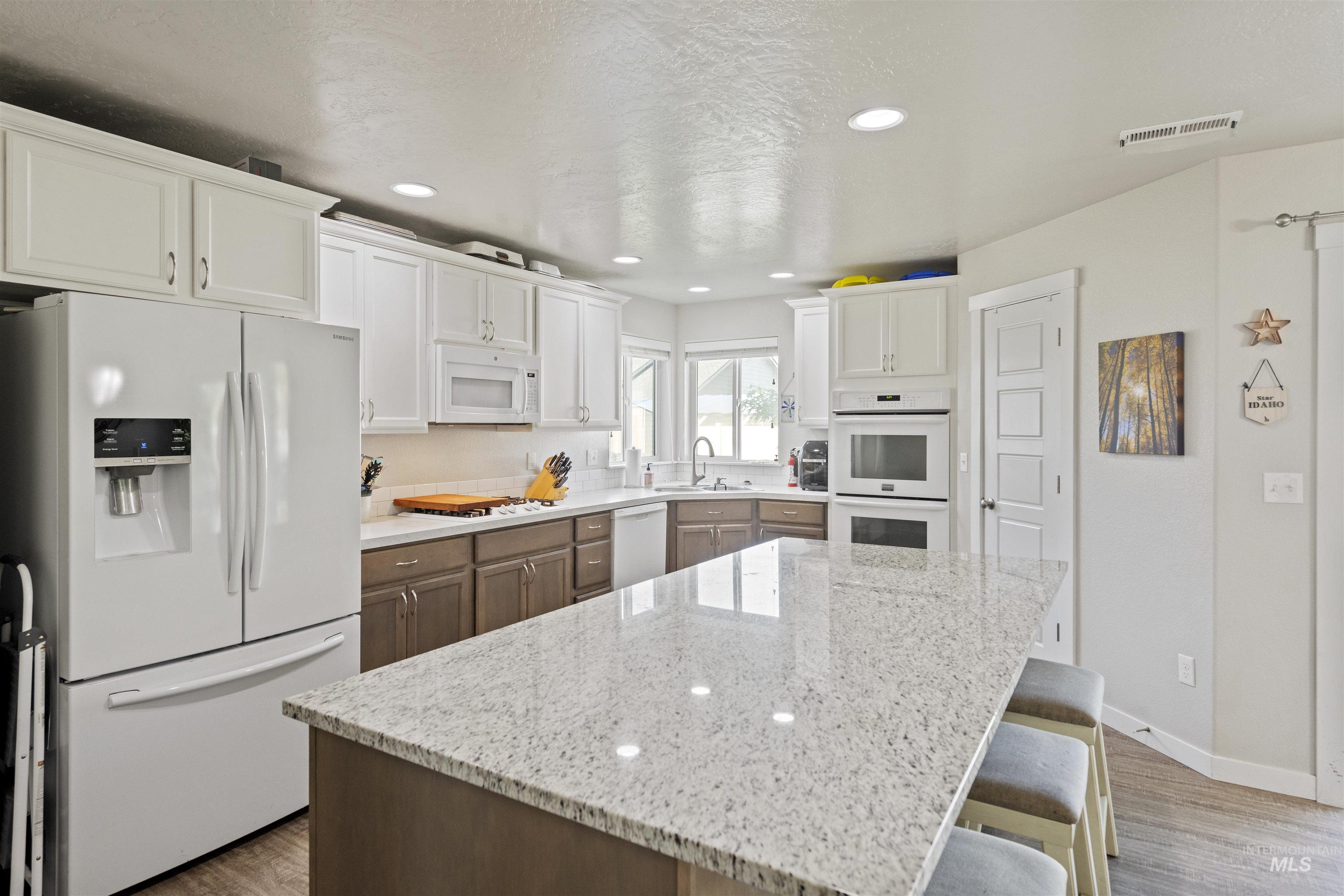 842 N Center Way Property Photo 10