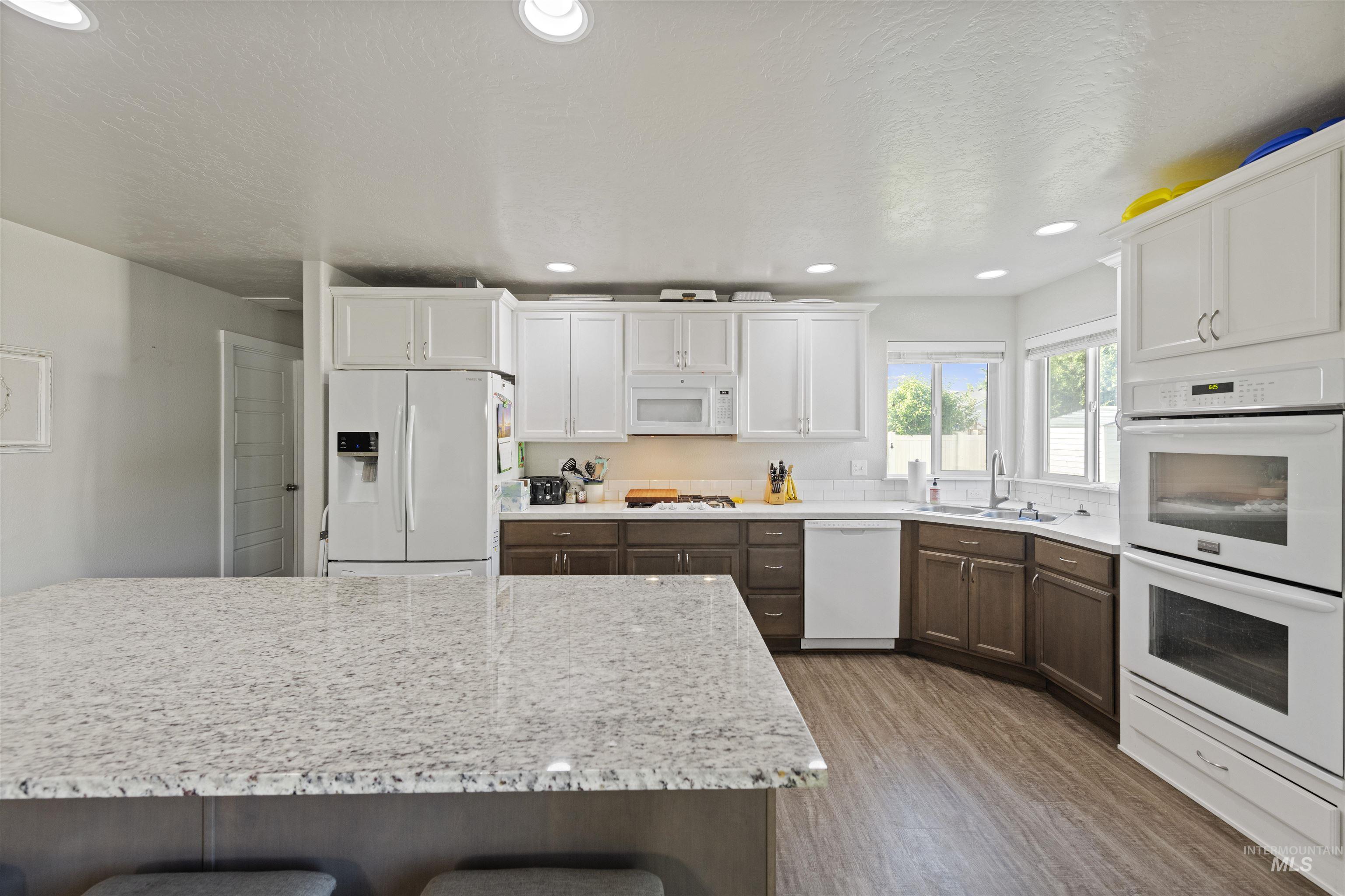 842 N Center Way Property Photo 11