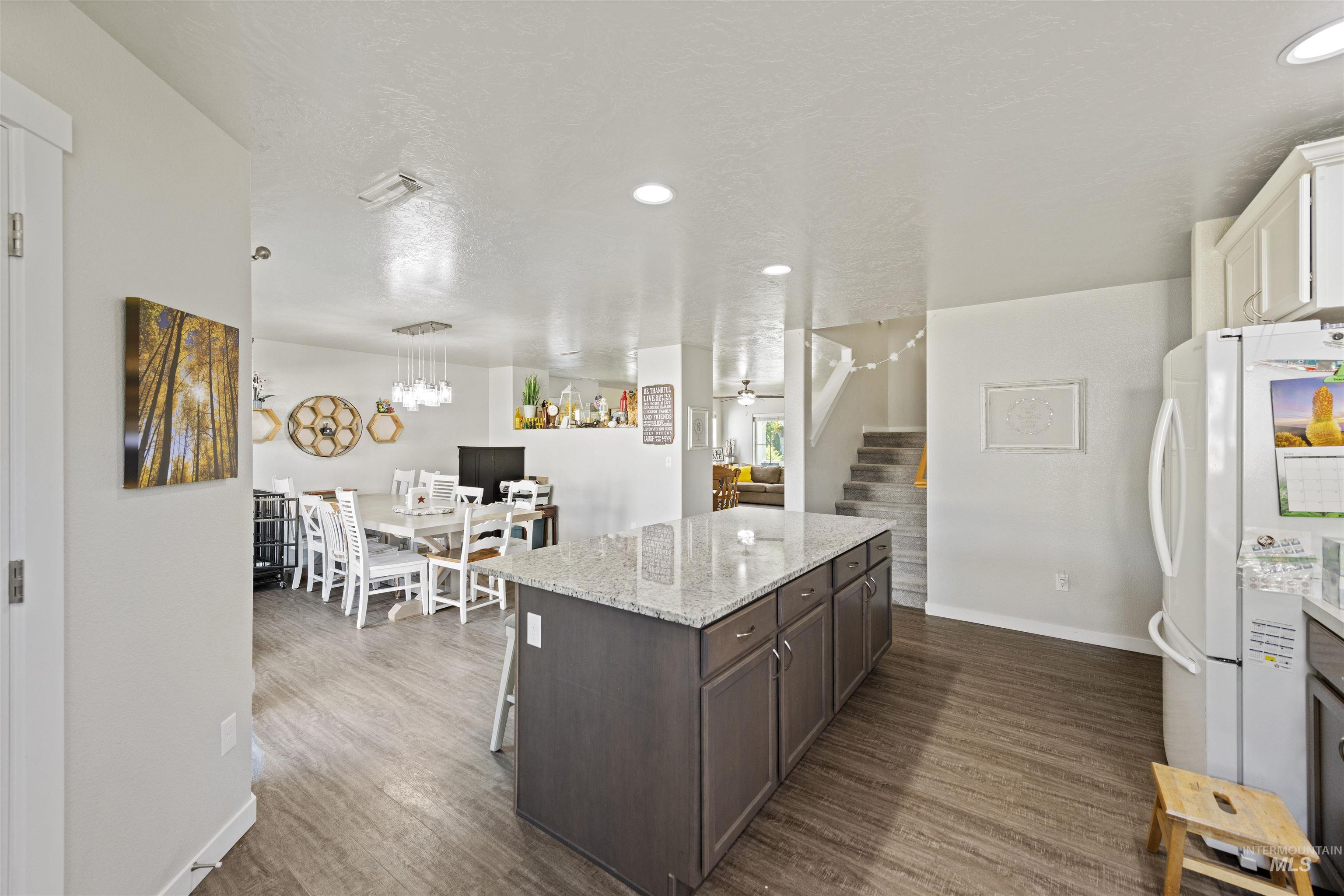 842 N Center Way Property Photo 12