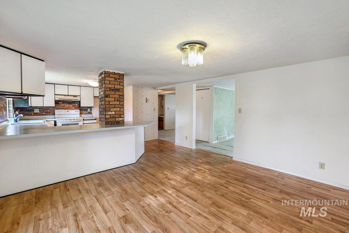 1202 Burley Ave. Property Photo 6