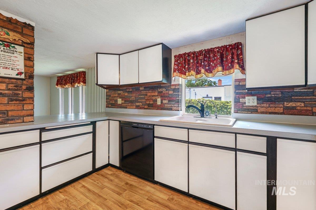 1202 Burley Ave. Property Photo 9